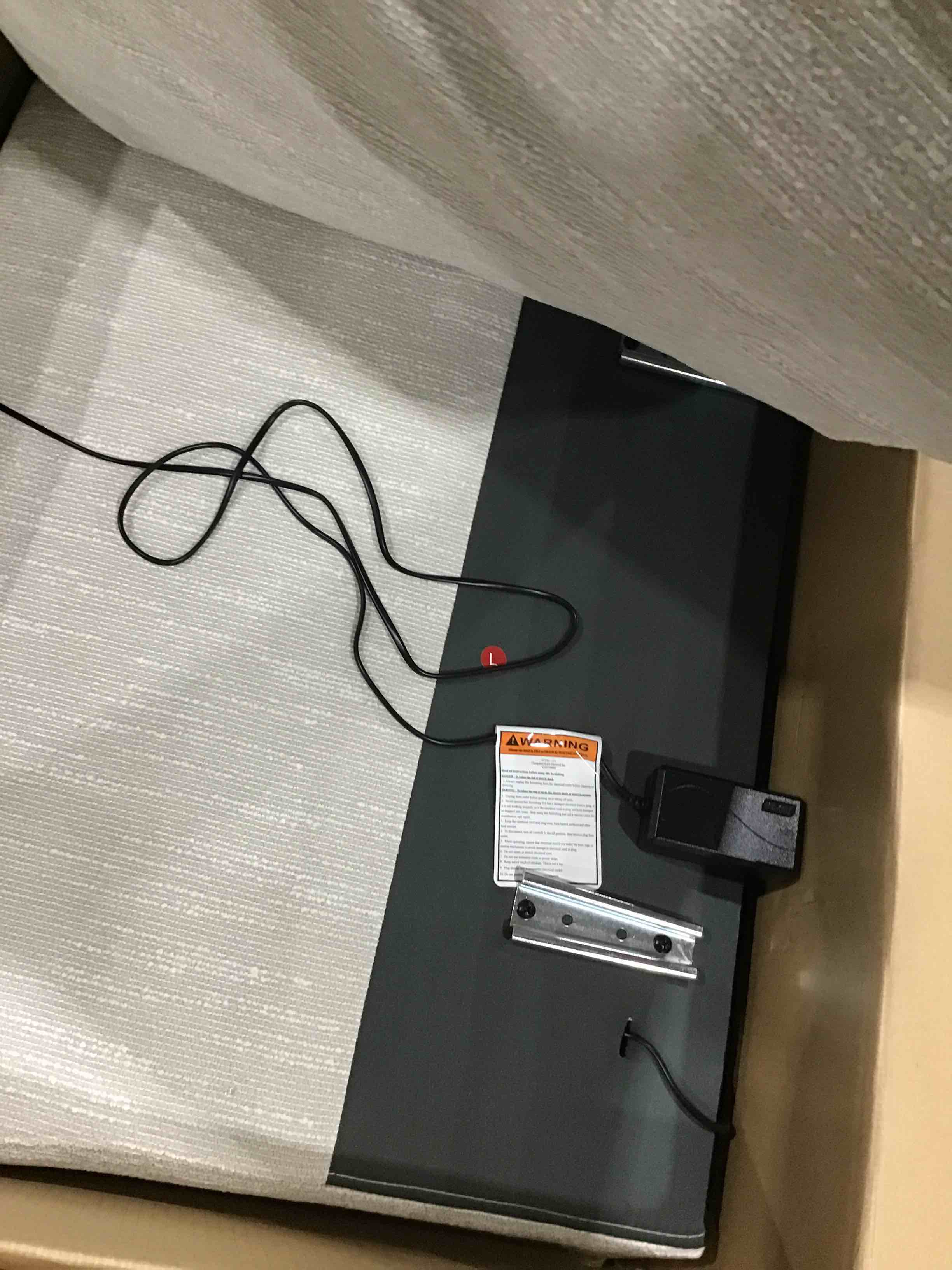 https://s3.amazonaws.com/lotting-images-prod/bidfta/PNK1633200_1752670236542.jpeg
