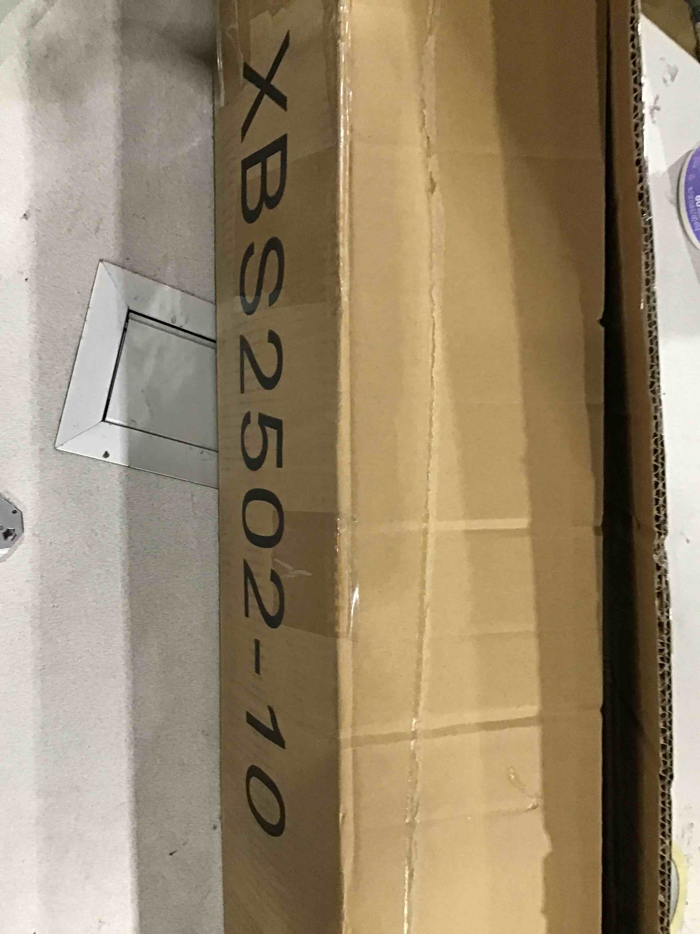 https://s3.amazonaws.com/lotting-images-prod/bidfta/PNK1633277_1752755450615.jpeg