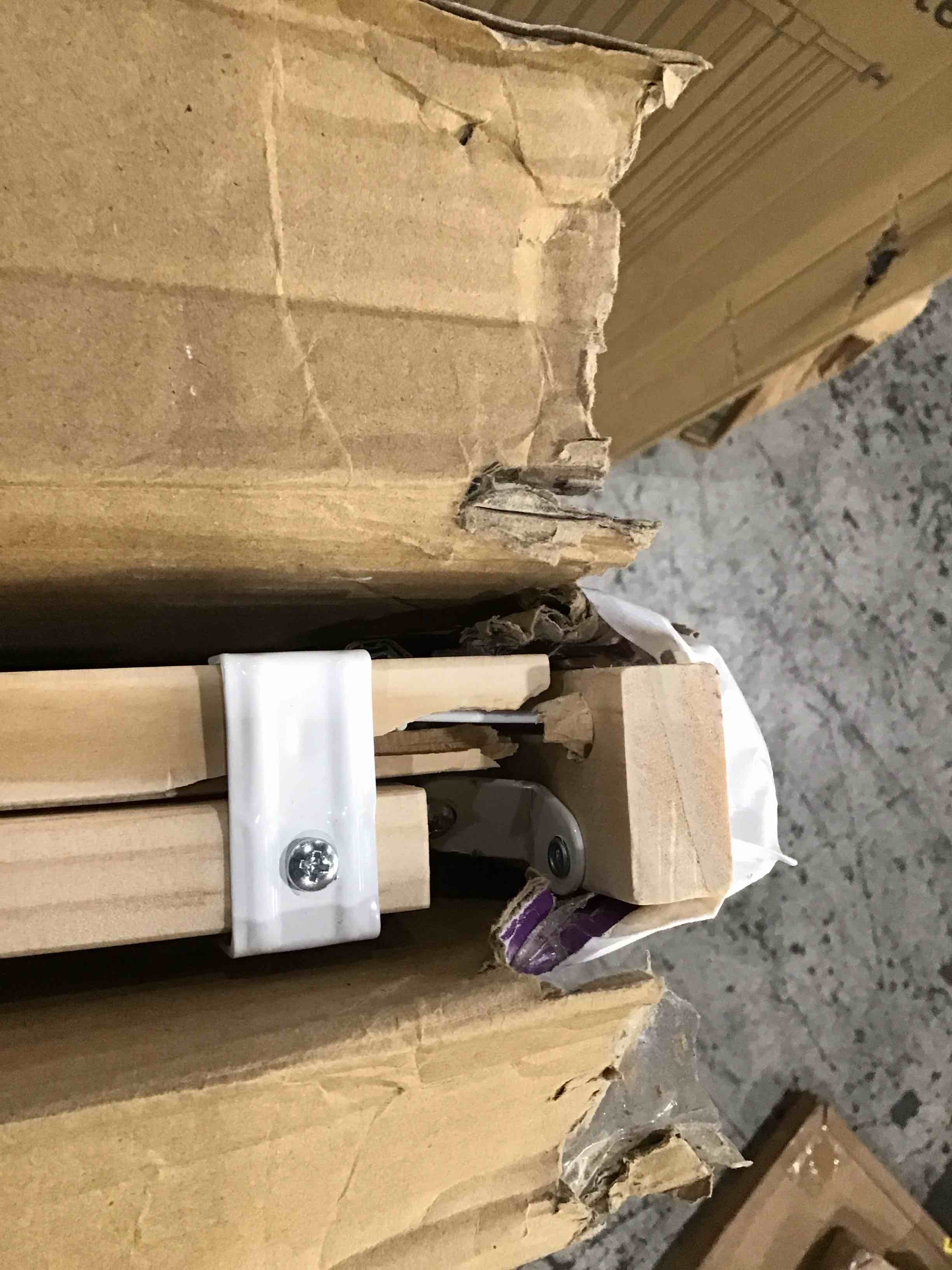 https://s3.amazonaws.com/lotting-images-prod/bidfta/PNK1633323_1752776417320.jpeg