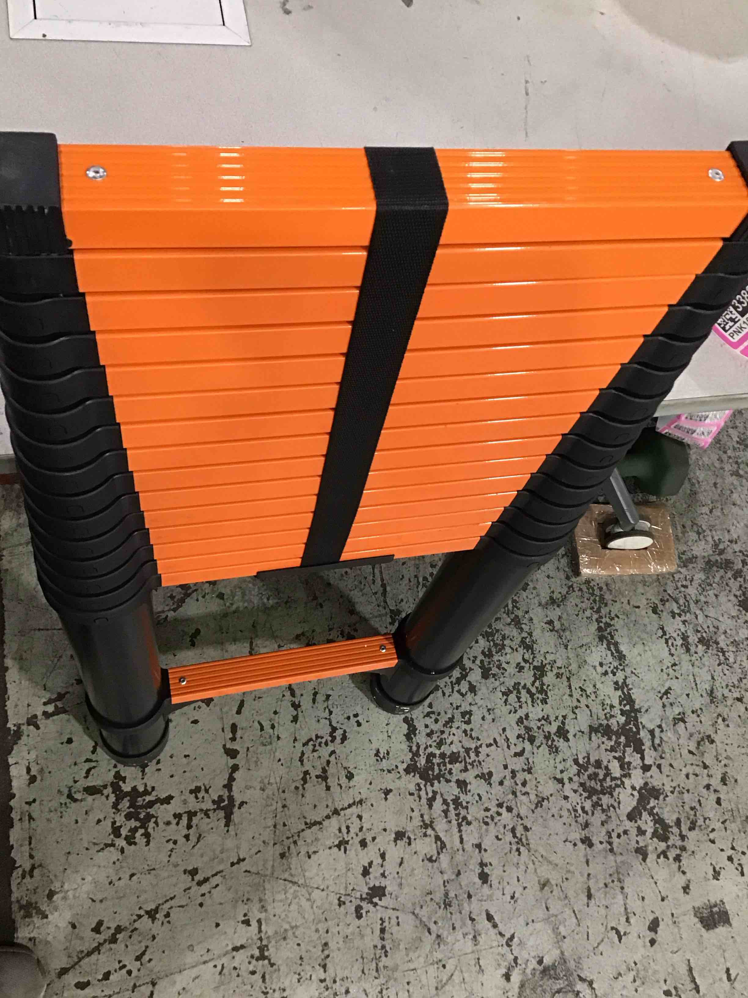 https://s3.amazonaws.com/lotting-images-prod/bidfta/PNK1633360_1752854071092.jpeg