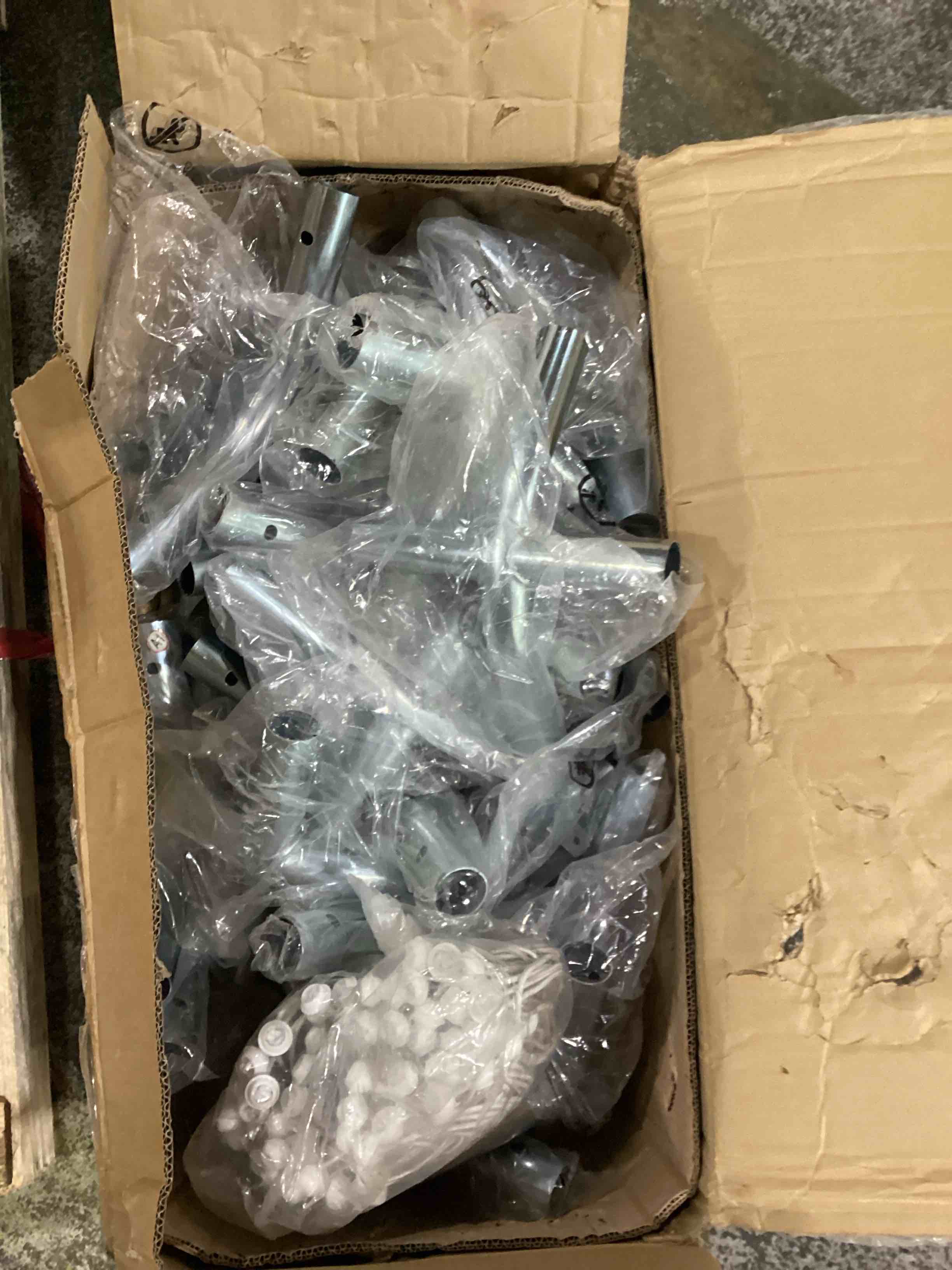 https://s3.amazonaws.com/lotting-images-prod/bidfta/PNK1633399_1753101719488.jpeg