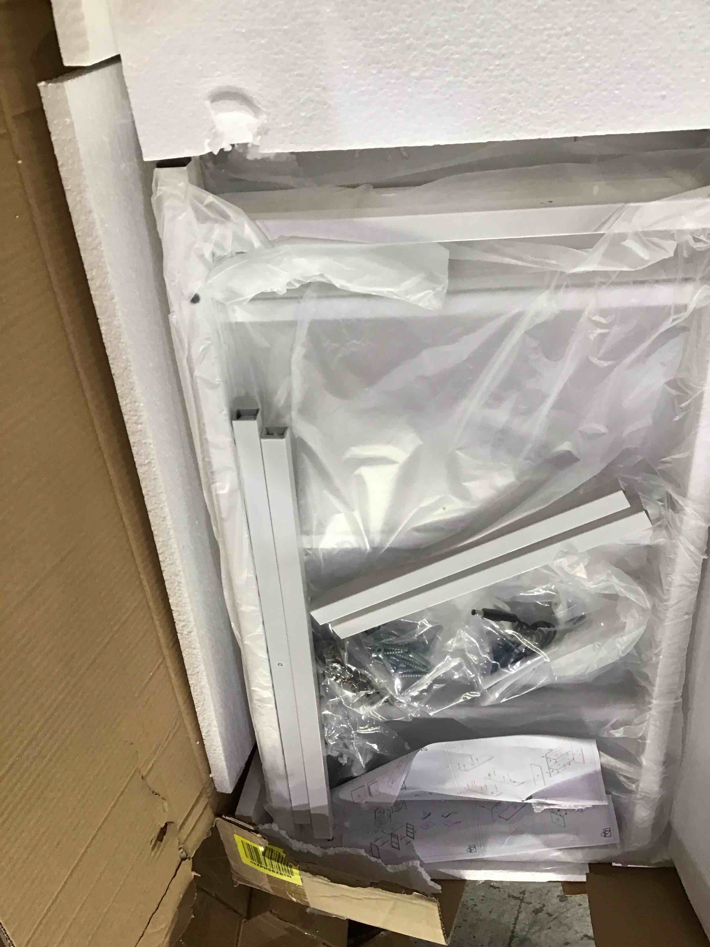 https://s3.amazonaws.com/lotting-images-prod/bidfta/PNK1633538_1753126546345.jpeg