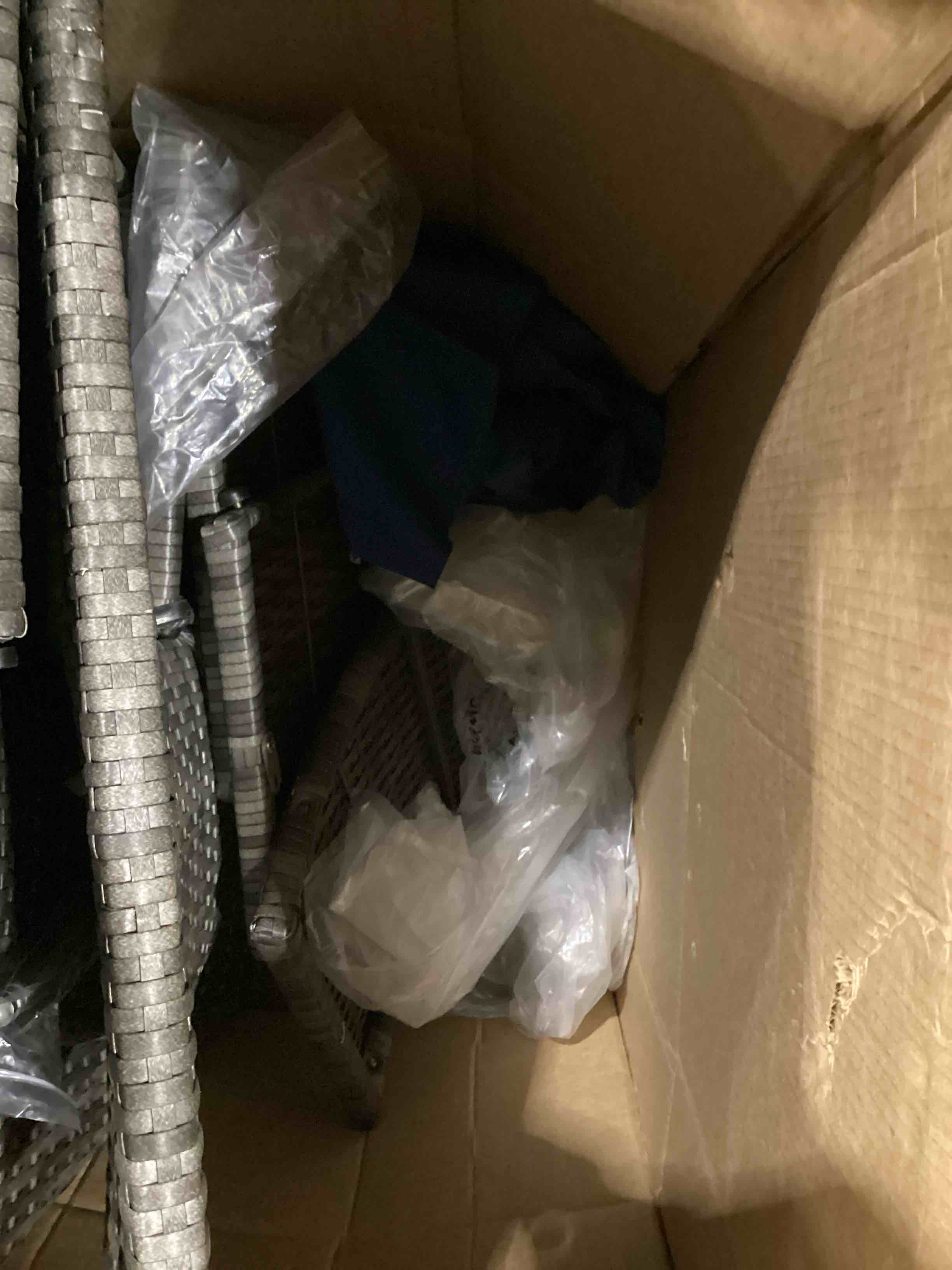 https://s3.amazonaws.com/lotting-images-prod/bidfta/PNK1633577_1753186614537.jpeg