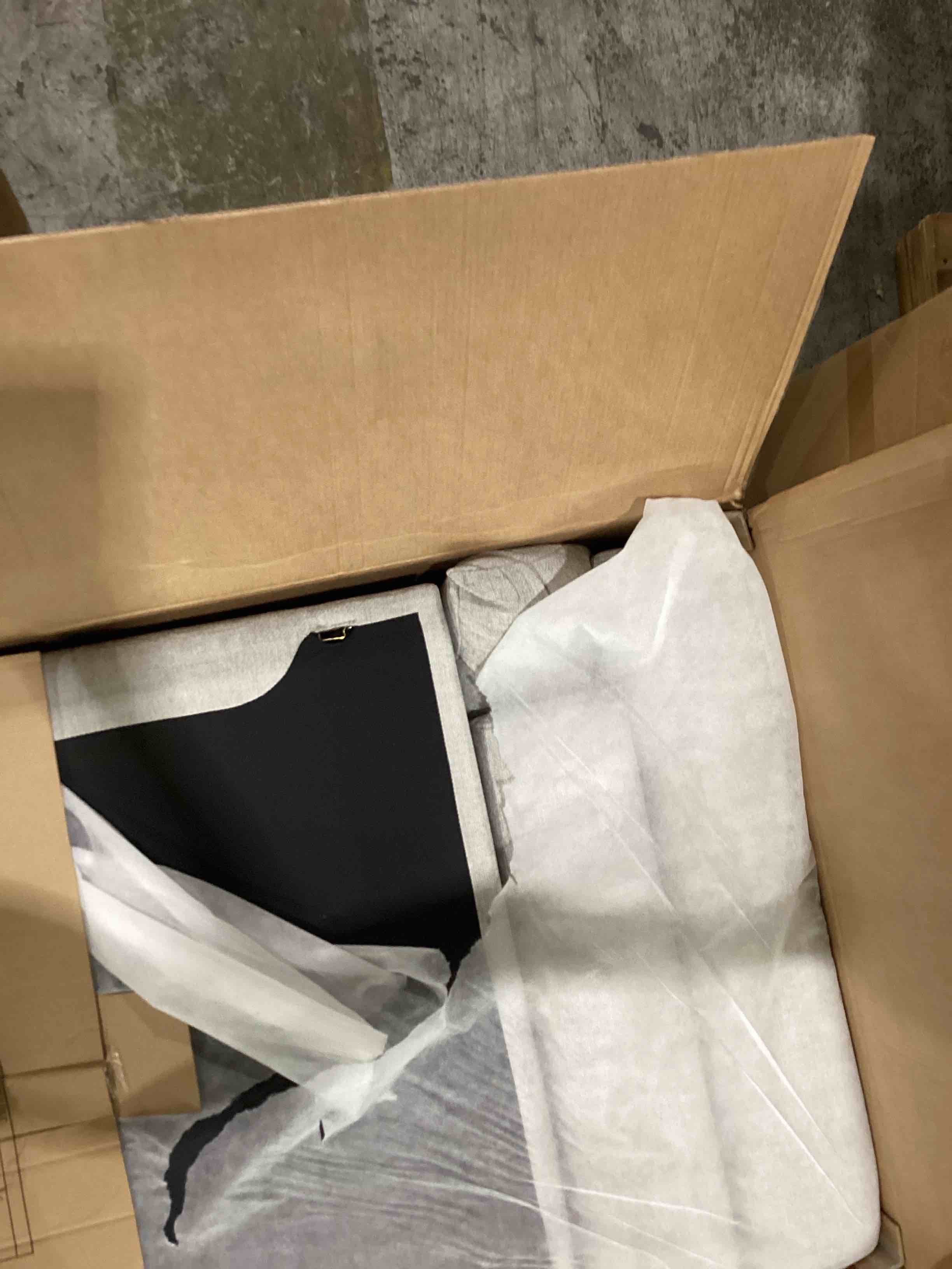 https://s3.amazonaws.com/lotting-images-prod/bidfta/PNK1633660_1753285623387.jpeg