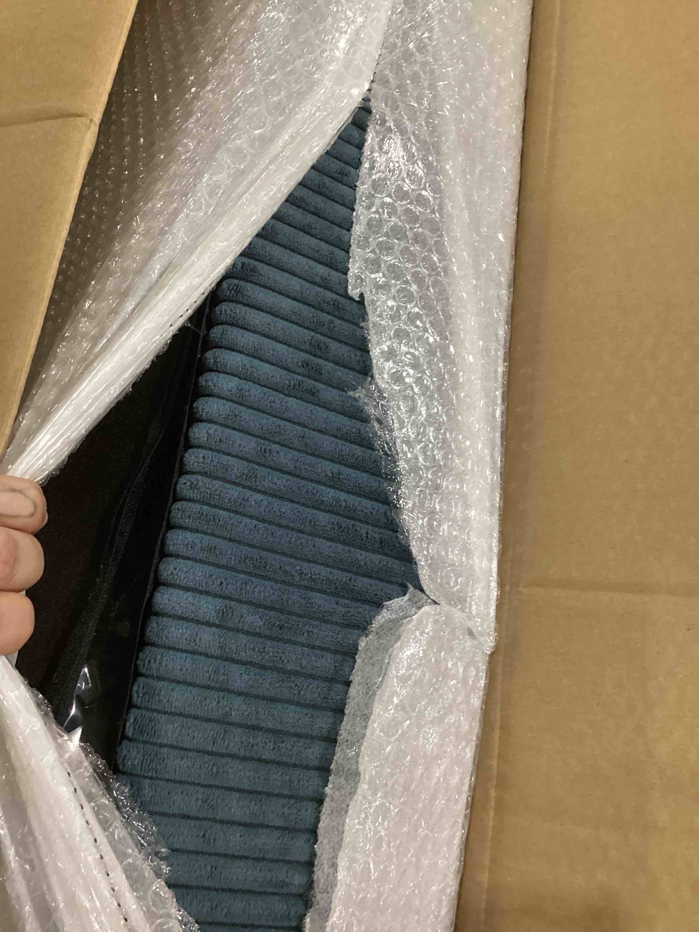 https://s3.amazonaws.com/lotting-images-prod/bidfta/PNK1633667_1753291867313.jpeg