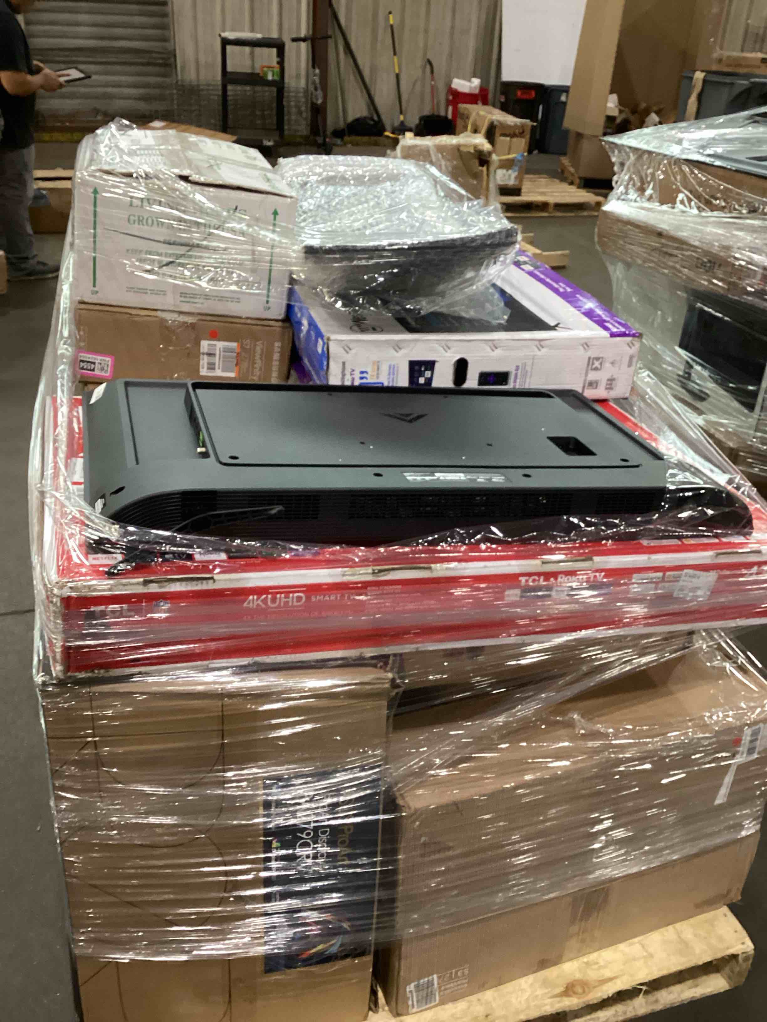 pallet of broken tv/monitors 