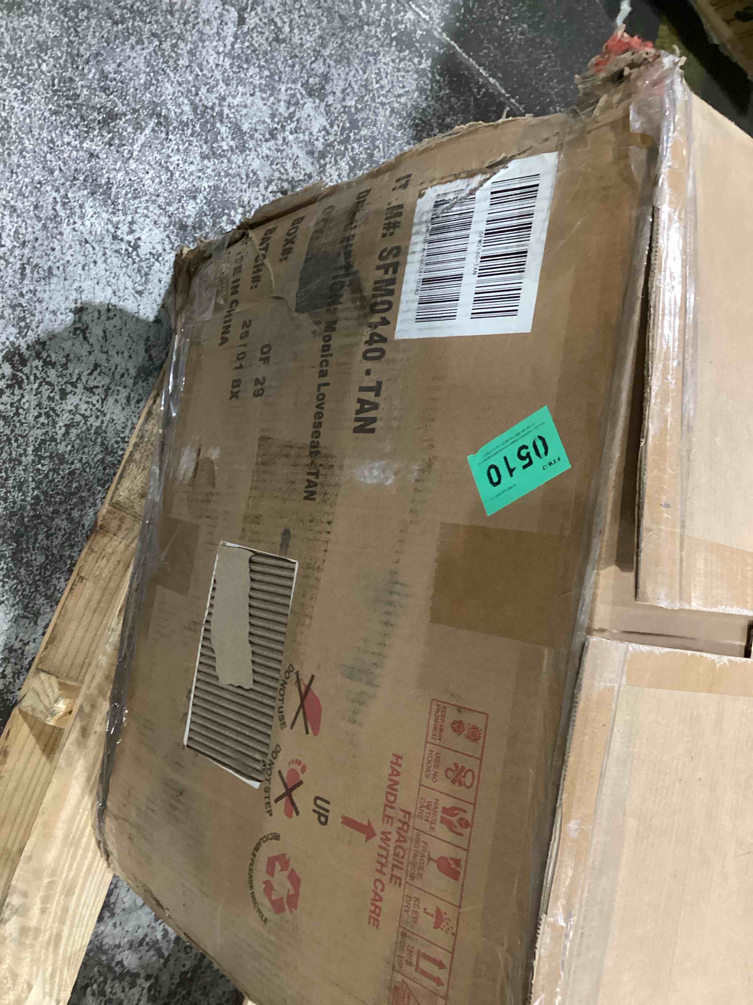 https://s3.amazonaws.com/lotting-images-prod/bidfta/PNK1636070_1755716708337.jpeg