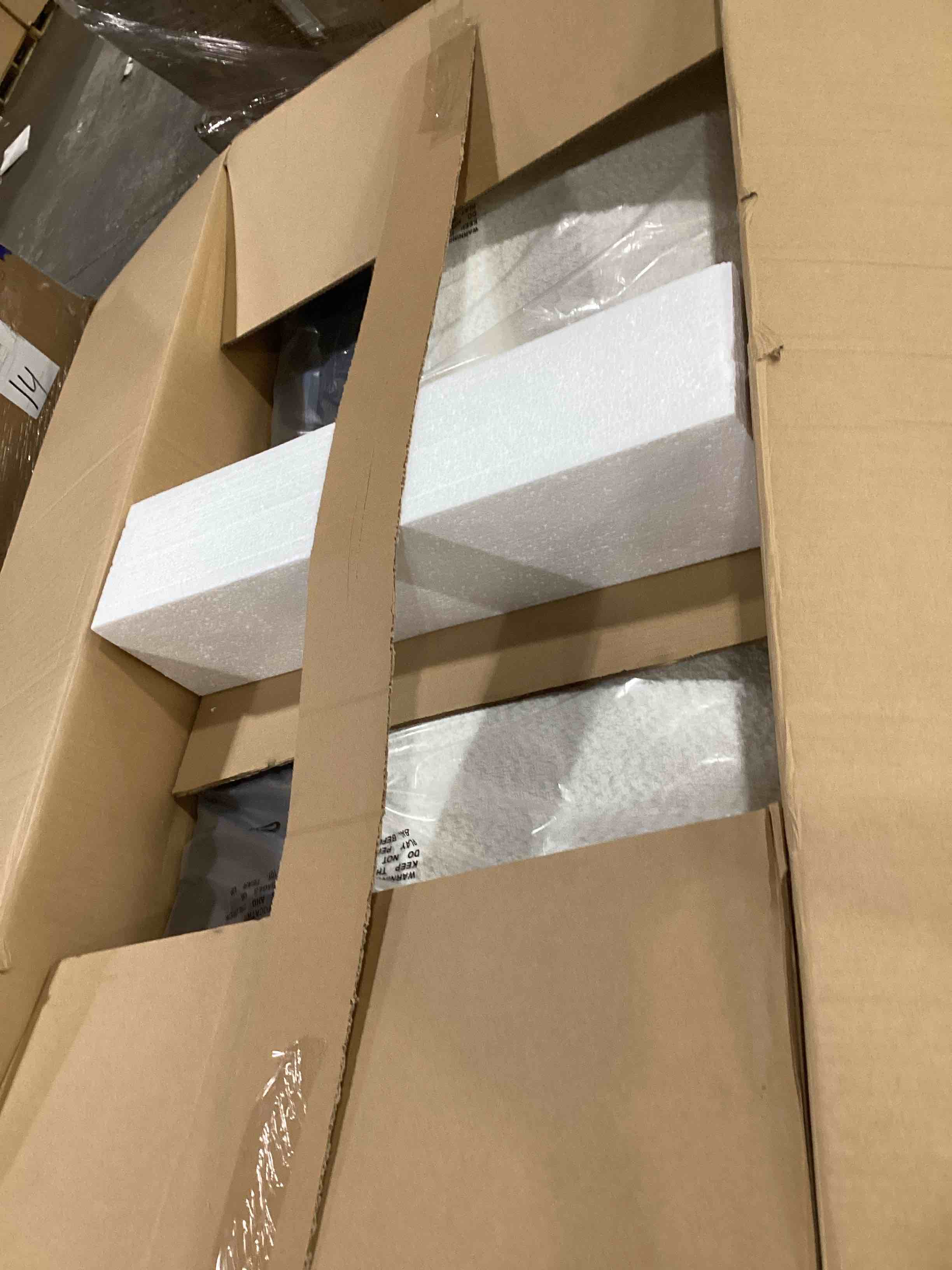 https://s3.amazonaws.com/lotting-images-prod/bidfta/PNK1636110_1756220615323.jpeg