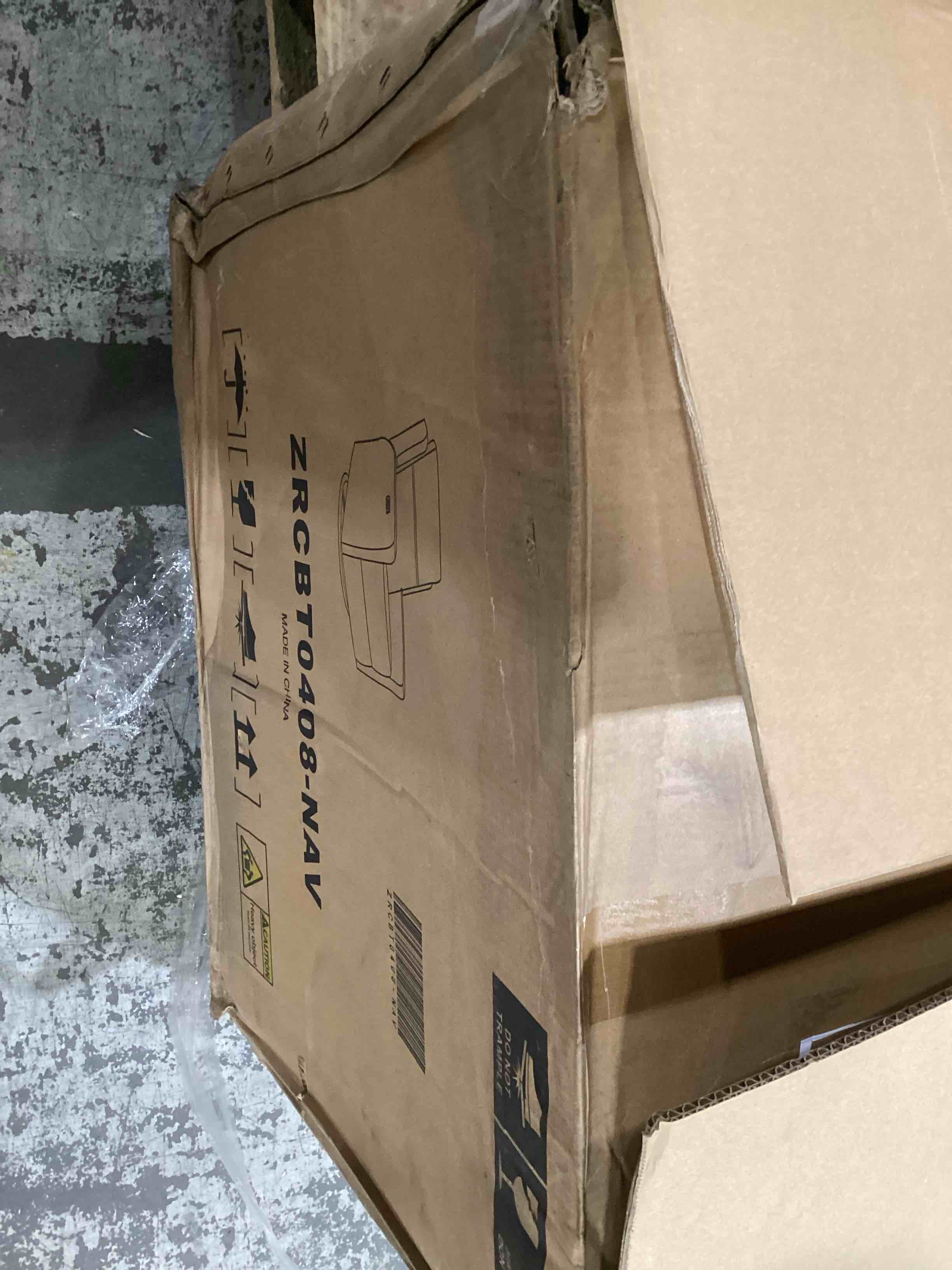 https://s3.amazonaws.com/lotting-images-prod/bidfta/PNK1636115_1756223104952.jpeg