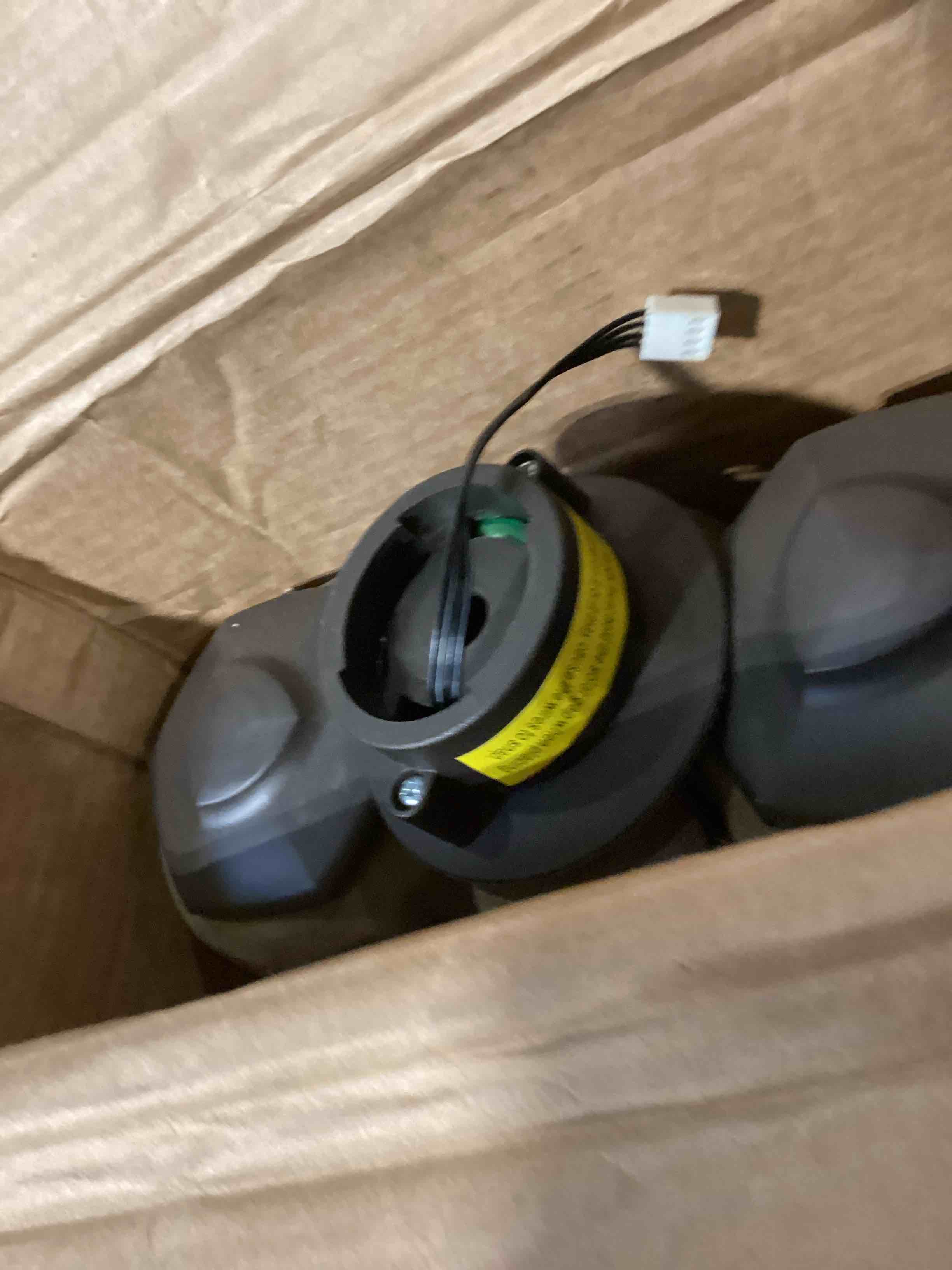 https://s3.amazonaws.com/lotting-images-prod/bidfta/PNK1674527_1750164905246.jpeg