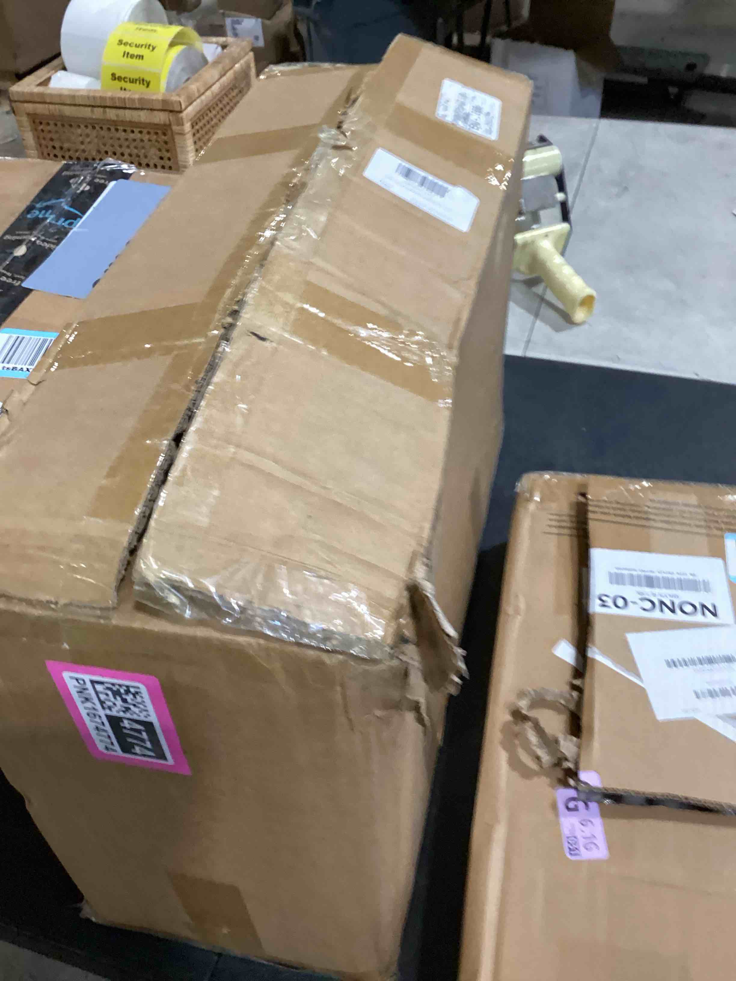 https://s3.amazonaws.com/lotting-images-prod/bidfta/PNK1674774_1750249815728.jpeg