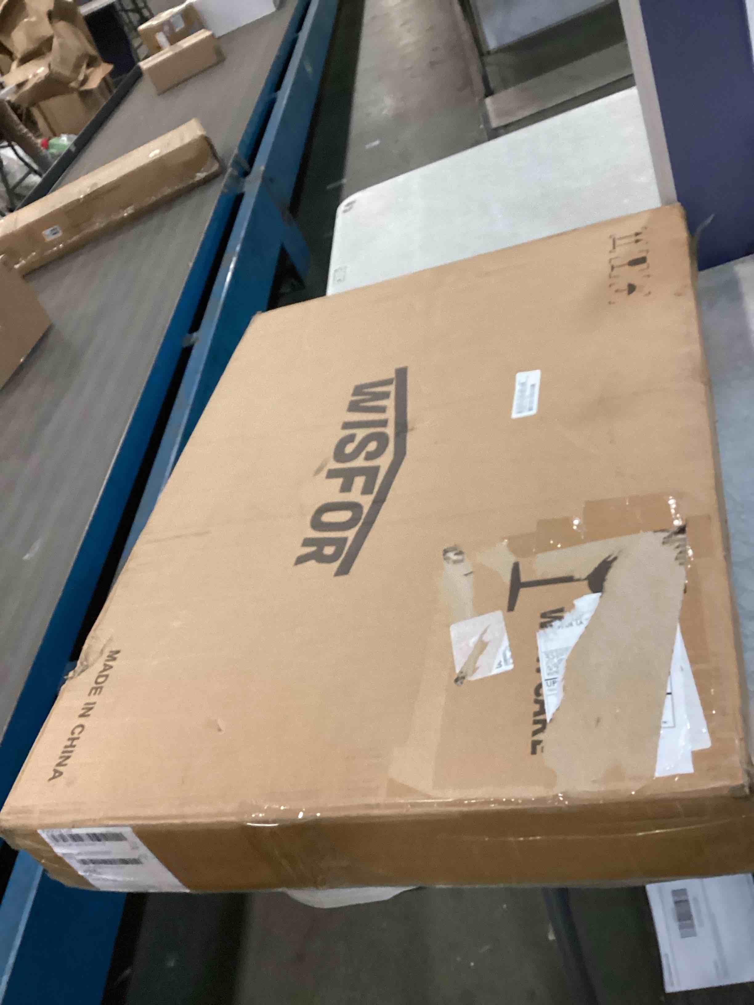 https://s3.amazonaws.com/lotting-images-prod/bidfta/PNK1677100_1734053745157.jpeg
