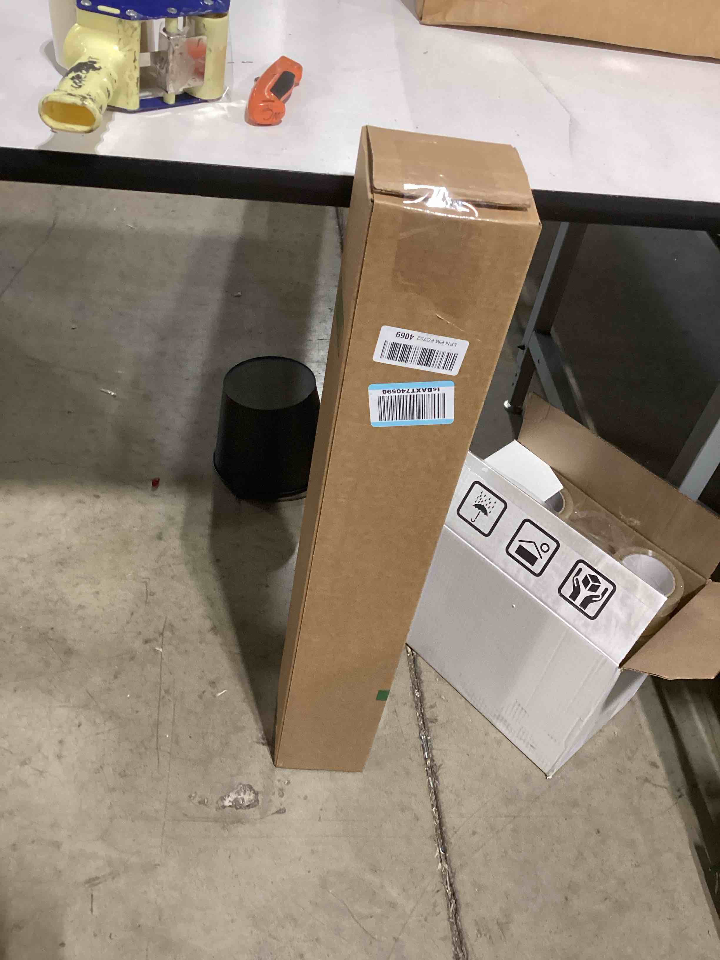 showingo Towel Bar Replacement Rod 24 Inches Adjustable Spring End Wall Mount Replacement Towel Bar 