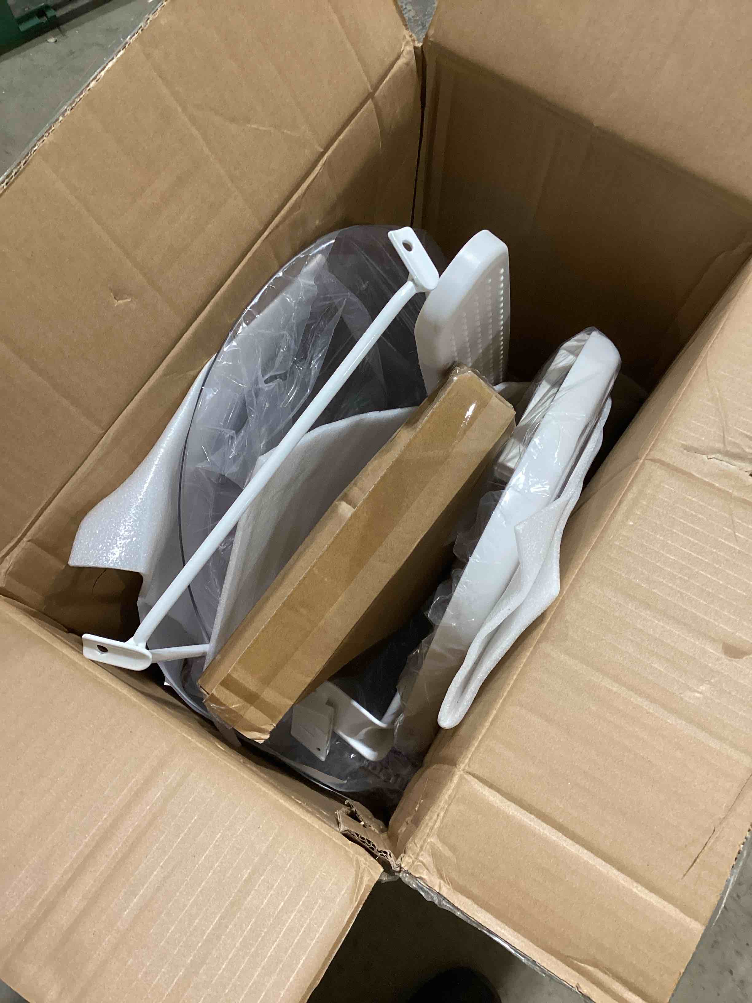 Children of Design Deluxe High Chair for Babies & Toddlers, Modern Safe