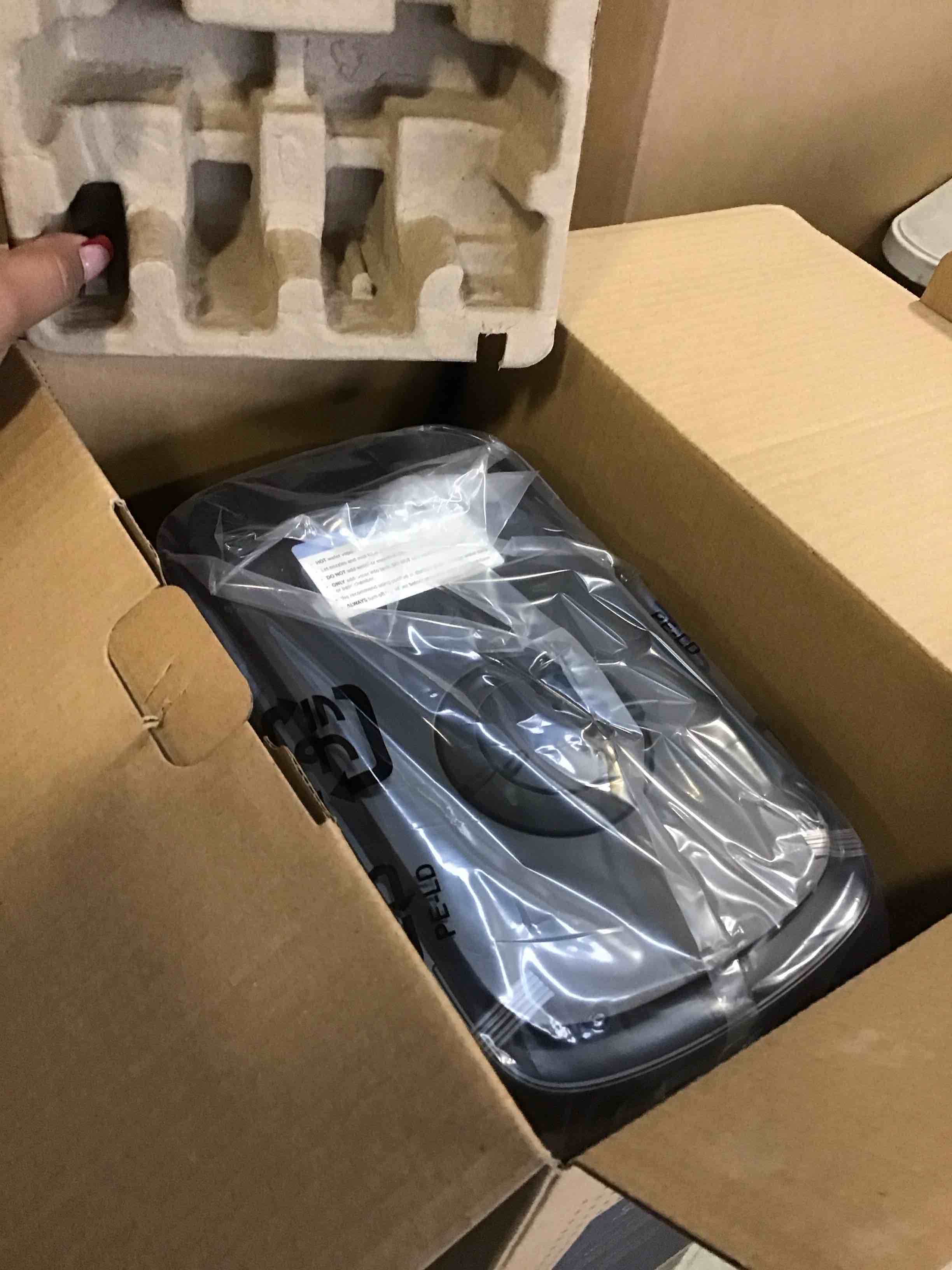 https://s3.amazonaws.com/lotting-images-prod/bidfta/PNK1771028_1737058913920.jpeg