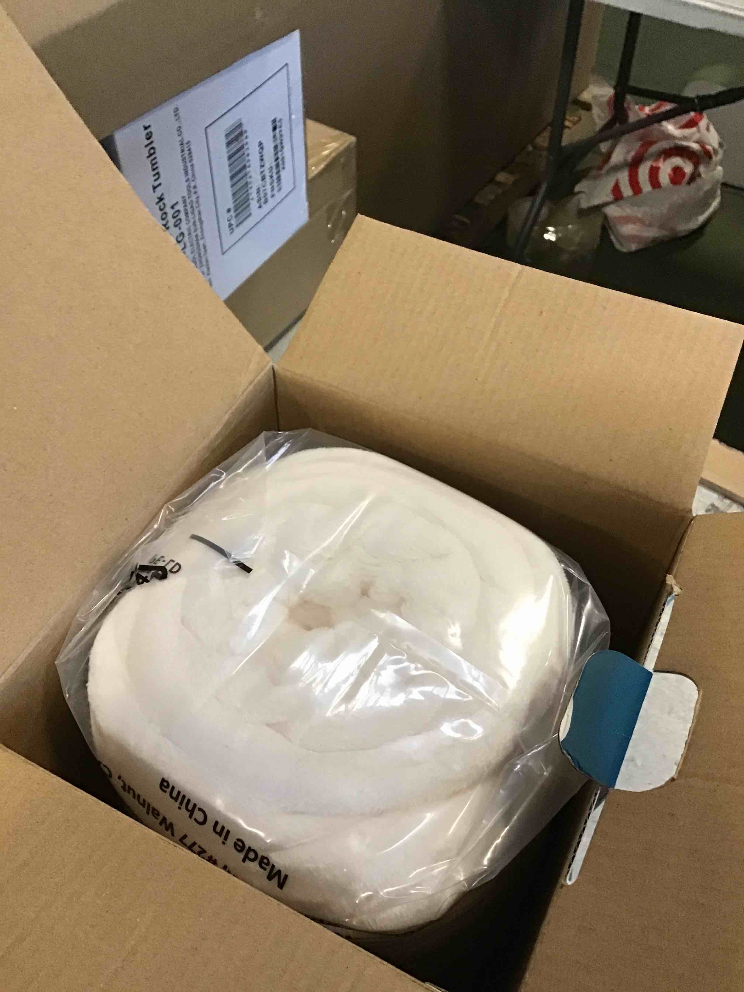 https://s3.amazonaws.com/lotting-images-prod/bidfta/PNK1773506_1738071652948.jpeg