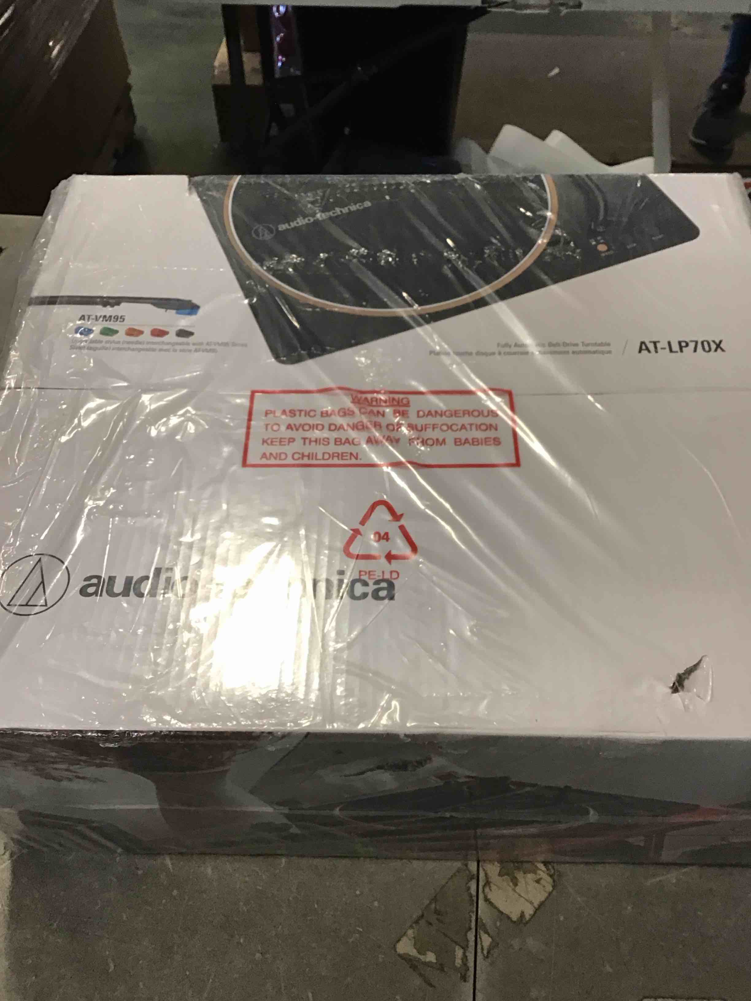 https://s3.amazonaws.com/lotting-images-prod/bidfta/PNK1775455_1738085976610.jpeg