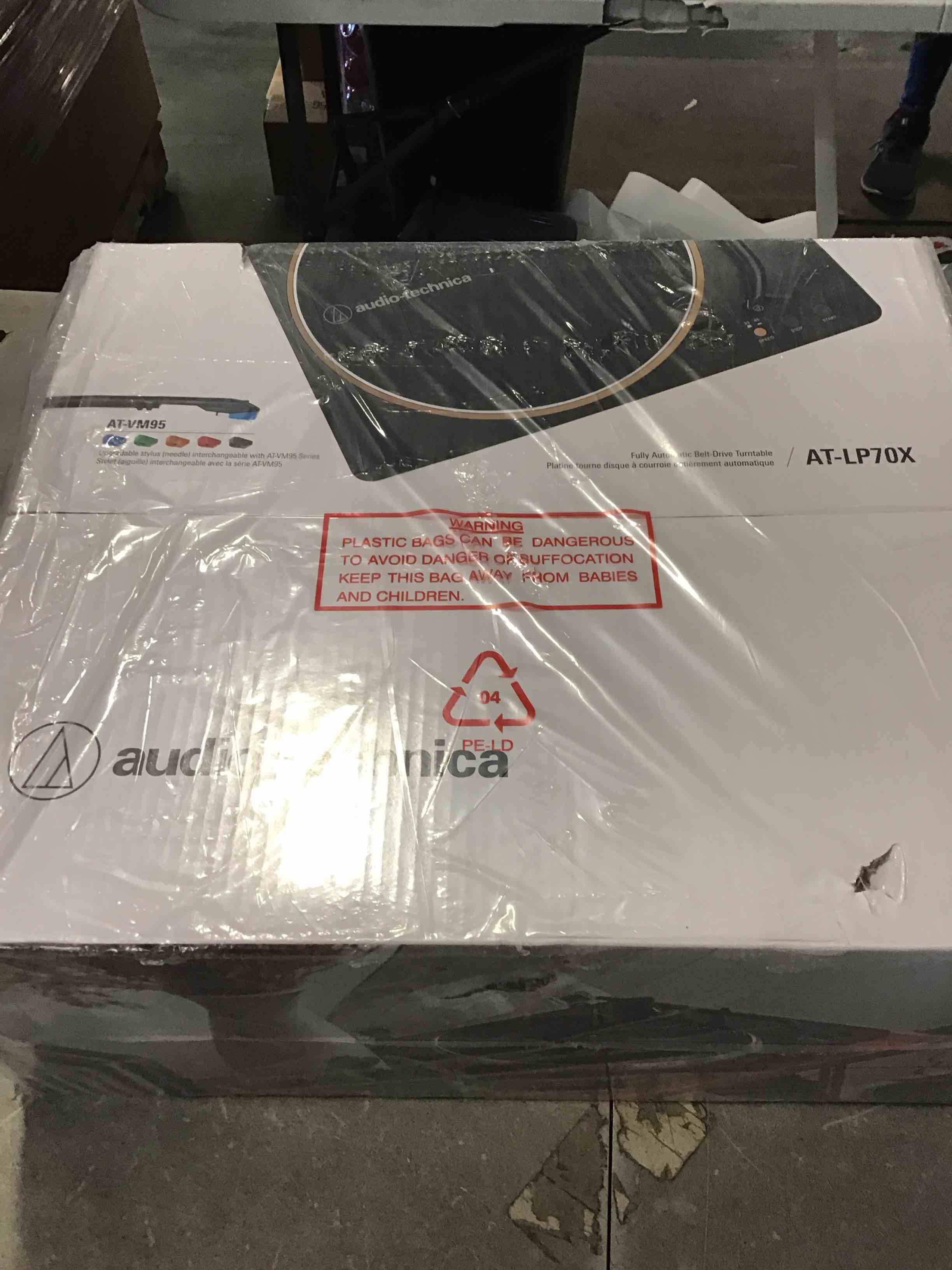 https://s3.amazonaws.com/lotting-images-prod/bidfta/PNK1775455_1738085977547.jpeg