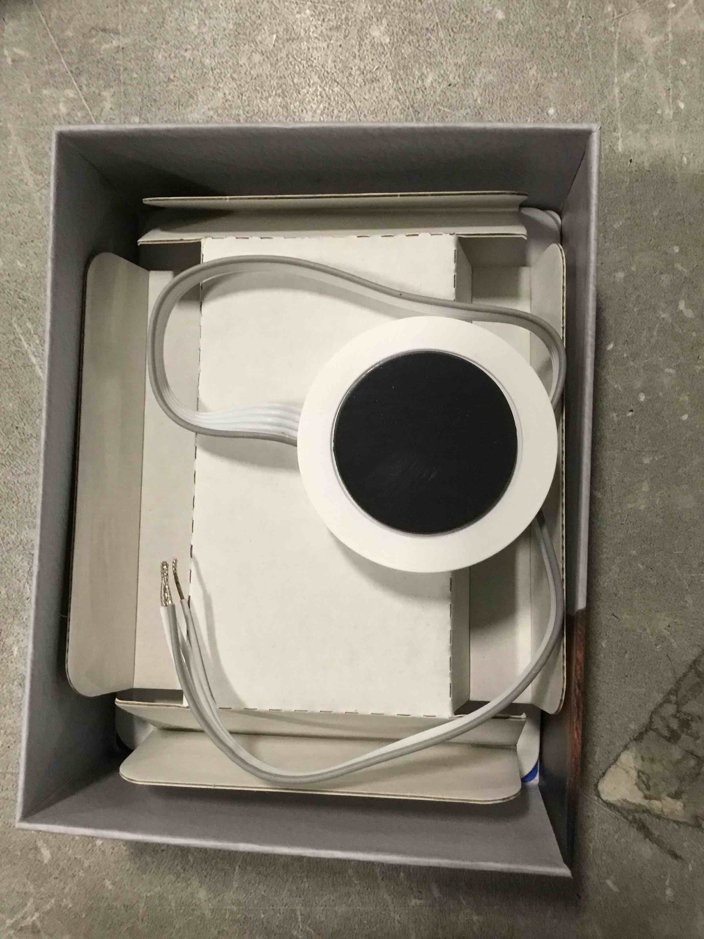 https://s3.amazonaws.com/lotting-images-prod/bidfta/PNK1776812_1738847735305.jpeg