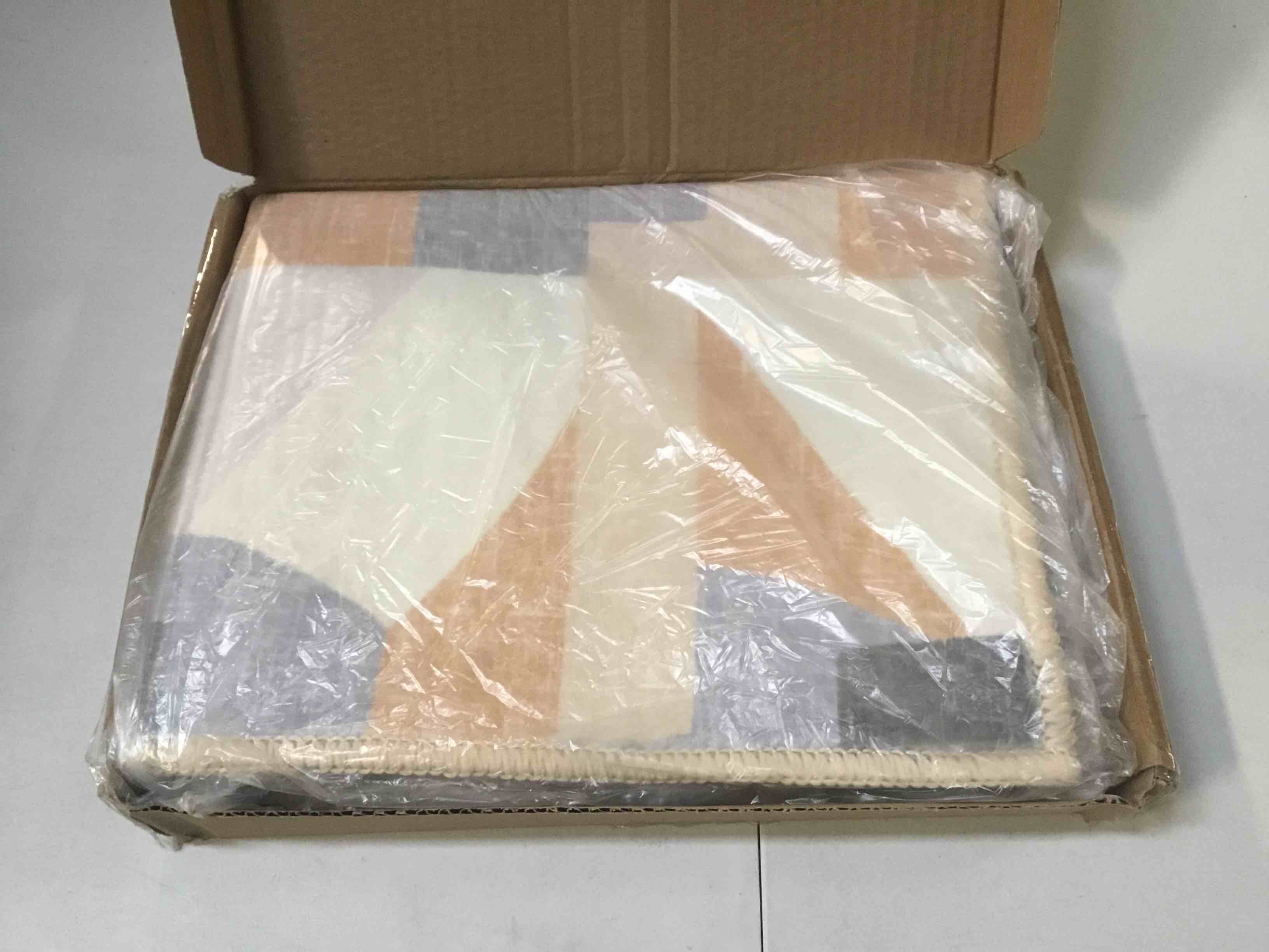 https://s3.amazonaws.com/lotting-images-prod/bidfta/PNK1778175_1737657453781.jpeg