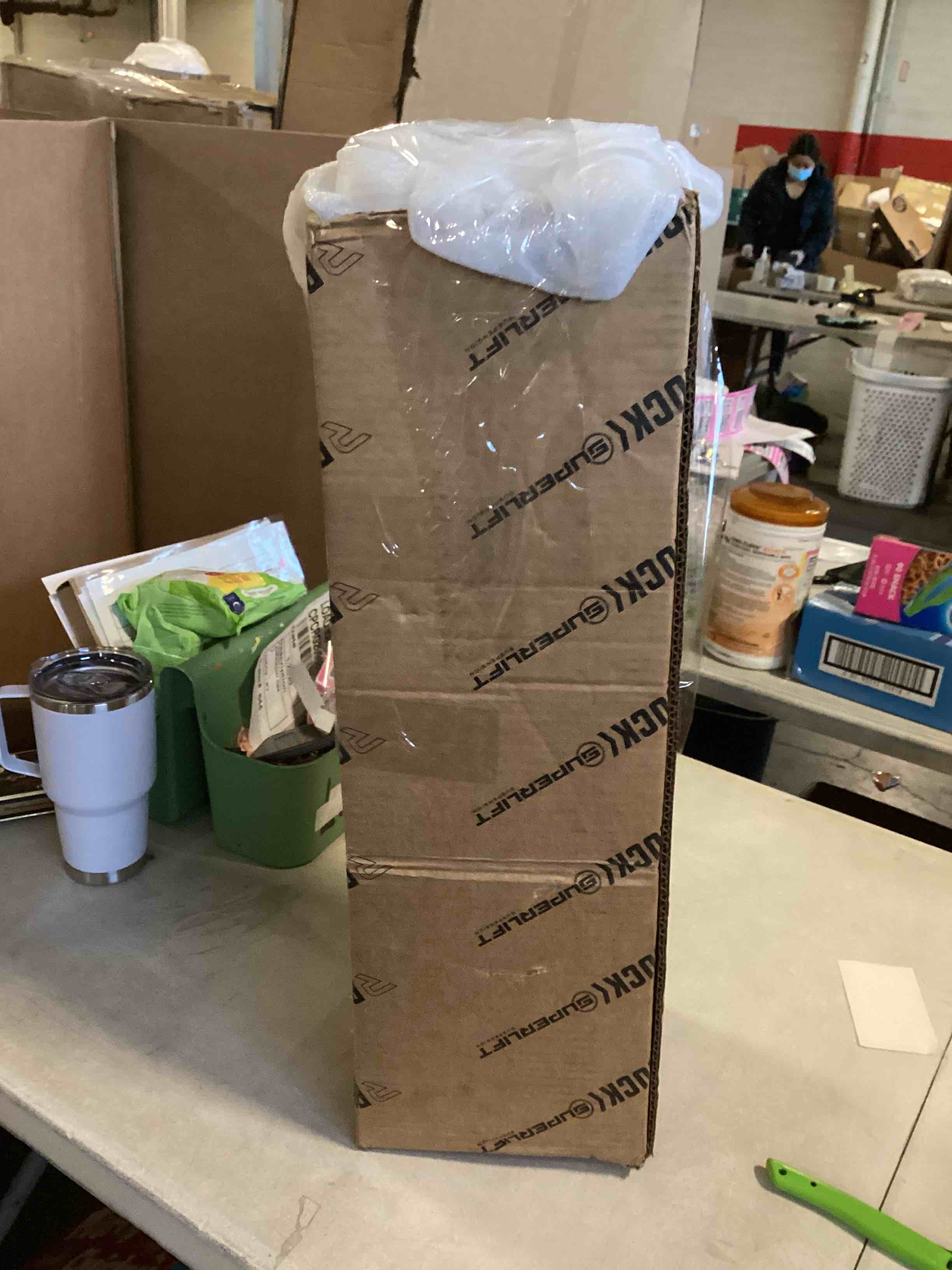 https://s3.amazonaws.com/lotting-images-prod/bidfta/PNK1784209_1738070975676.jpeg