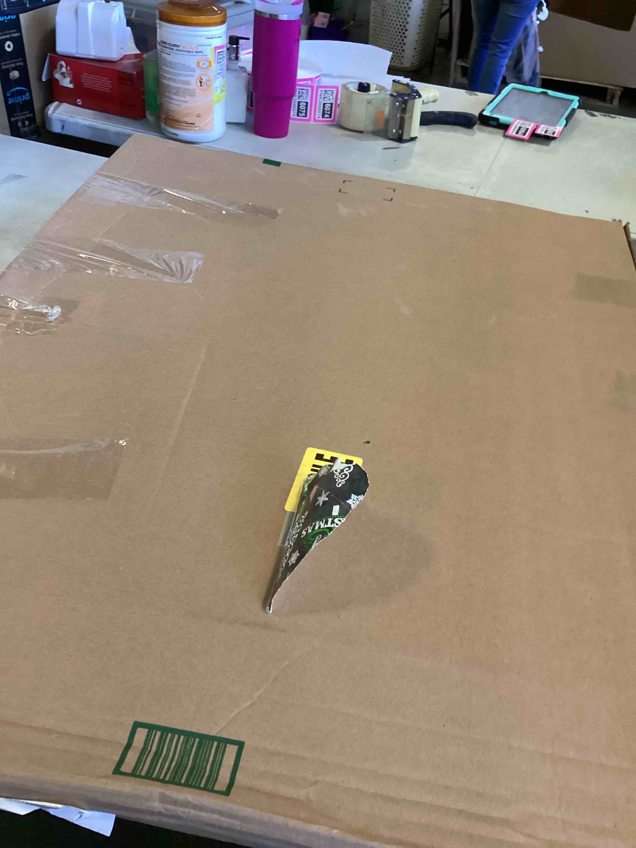 https://s3.amazonaws.com/lotting-images-prod/bidfta/PNK1784233_1738079518323.jpeg