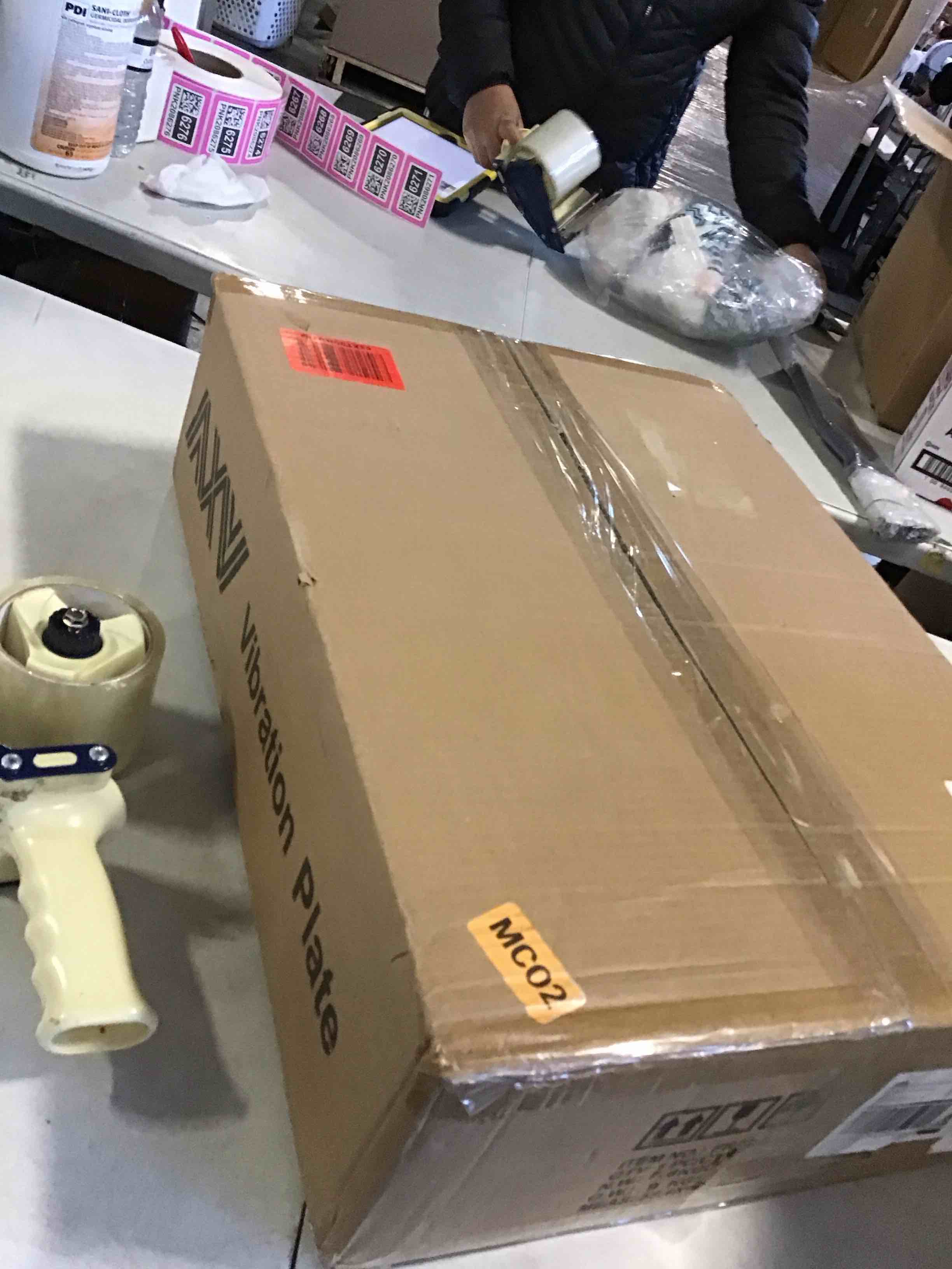 https://s3.amazonaws.com/lotting-images-prod/bidfta/PNK1784411_1738157220333.jpeg