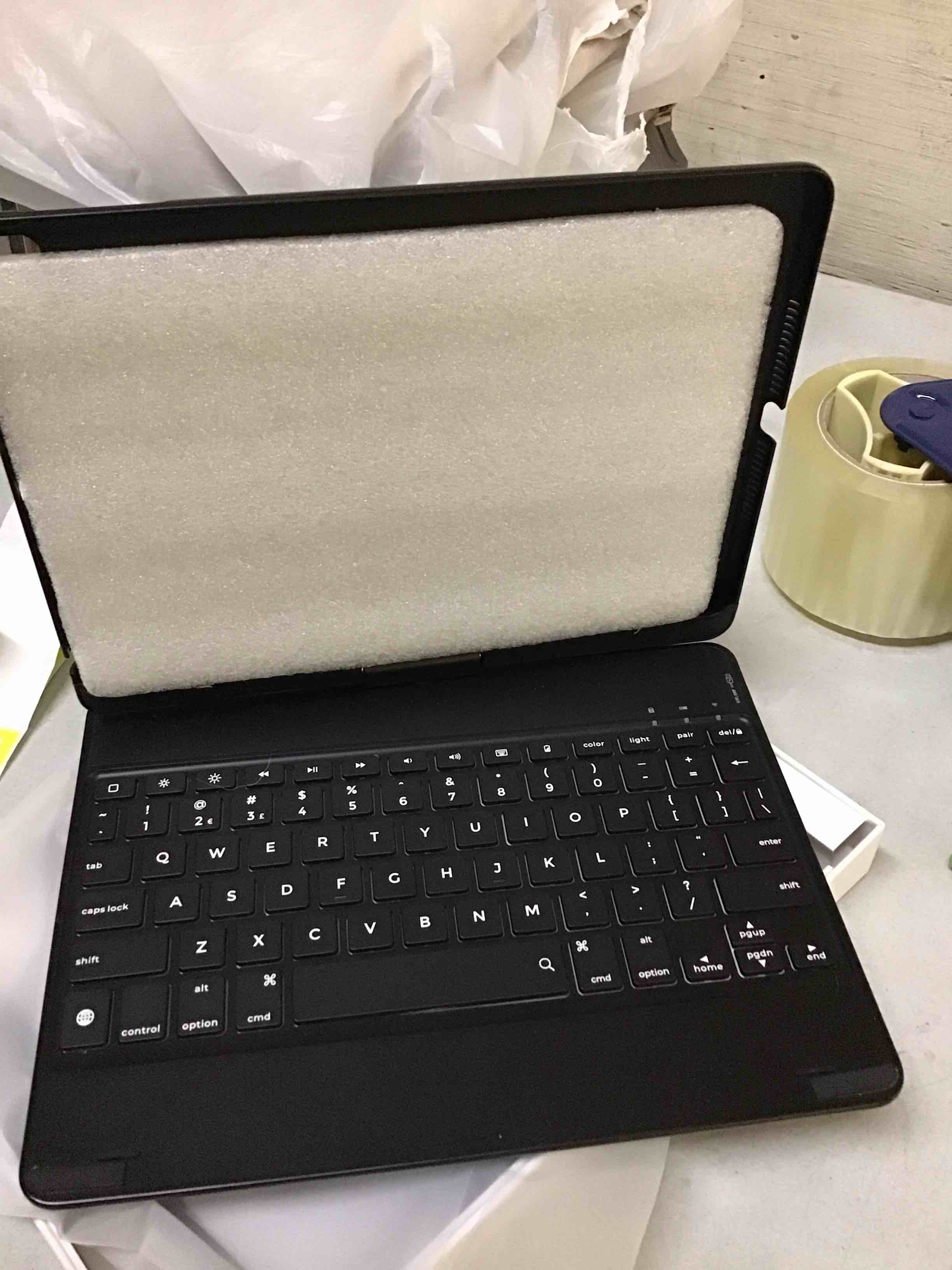 Condition photo showing As Is for yekbee 360x keyboard case (ipad 9.7”) n black