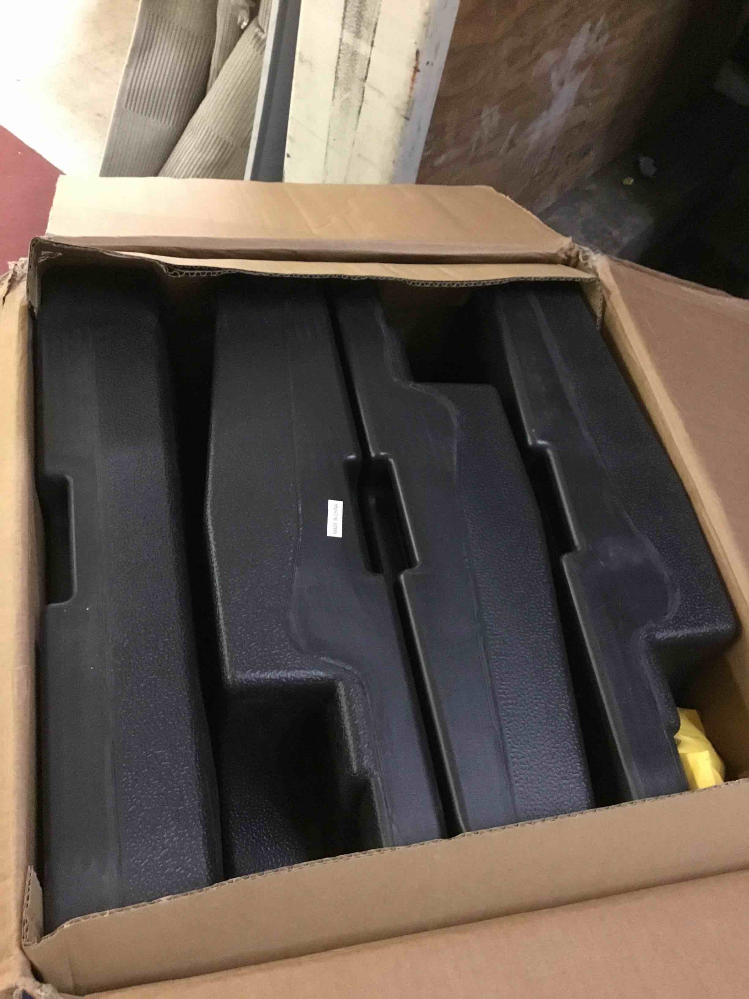 Condition photo showing New/Like New for costway 22-lb black hdpe plastic patio umbrella base