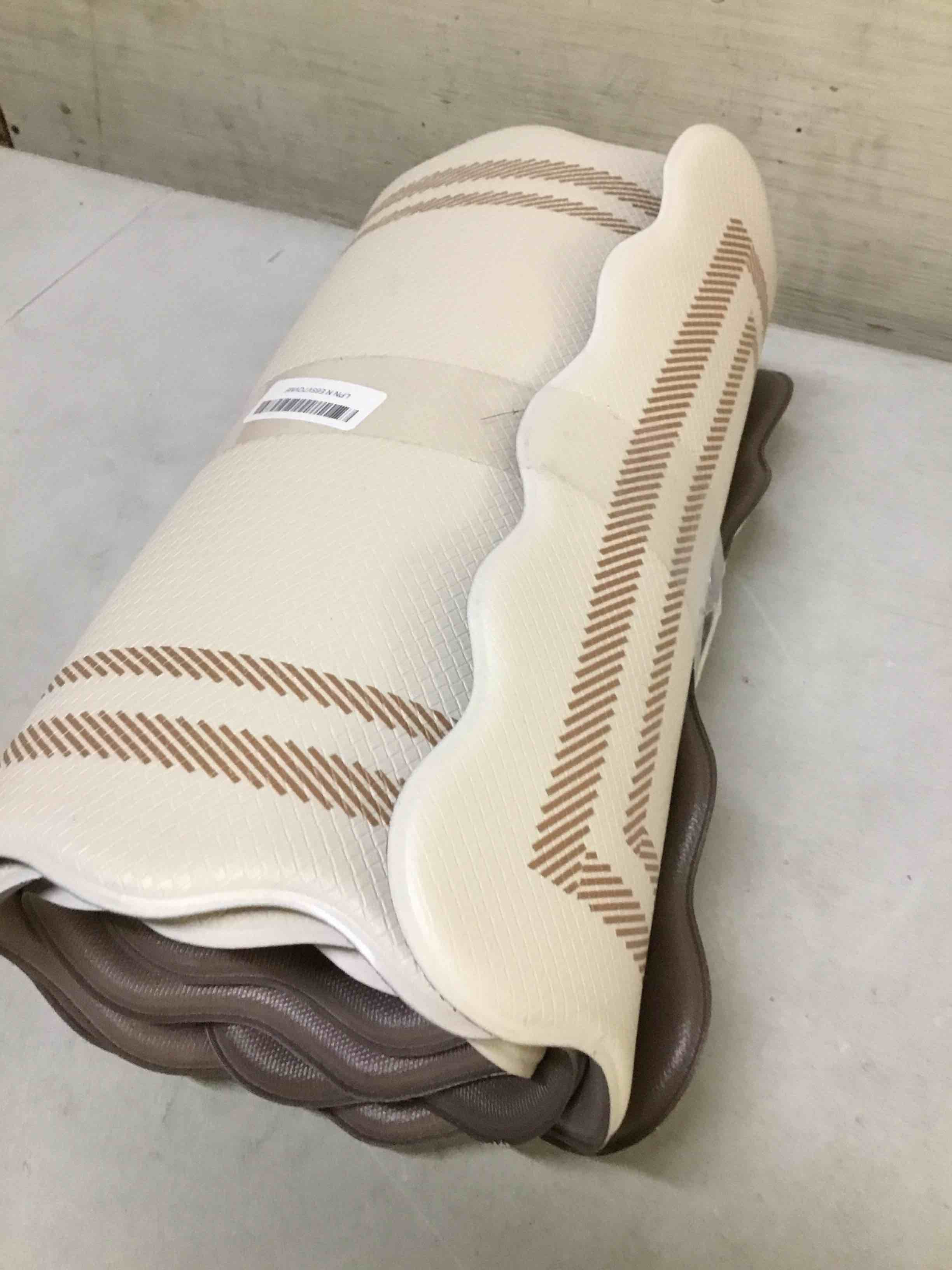 Condition photo showing Good Condition for kimode anti fatigue kitchen mats, padded kitchen floor mats,boho kitchen rugs sets of 2, beige scalloped rugs for kitchen floor, cushioned standing mat for laundry office sink desk 17"x47"+17"x29" 17.3" x 47"+17.3" x 29"--0.47 inches beige