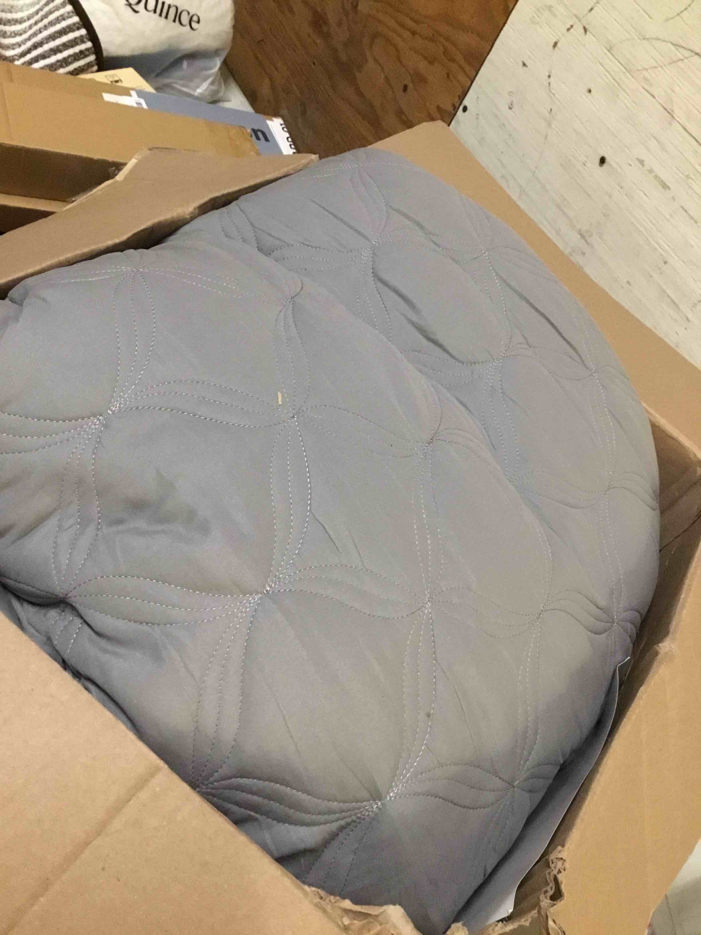 Condition photo showing Good Condition for litanika oversized king quilt bedding set, 128x120 inch super king medium grey comforter bedspreads lightweight coverlets boho bedding cover decor all season,3 pieces (1 quilt, 2 pillowcases) medium grey super king plus (128"x120")