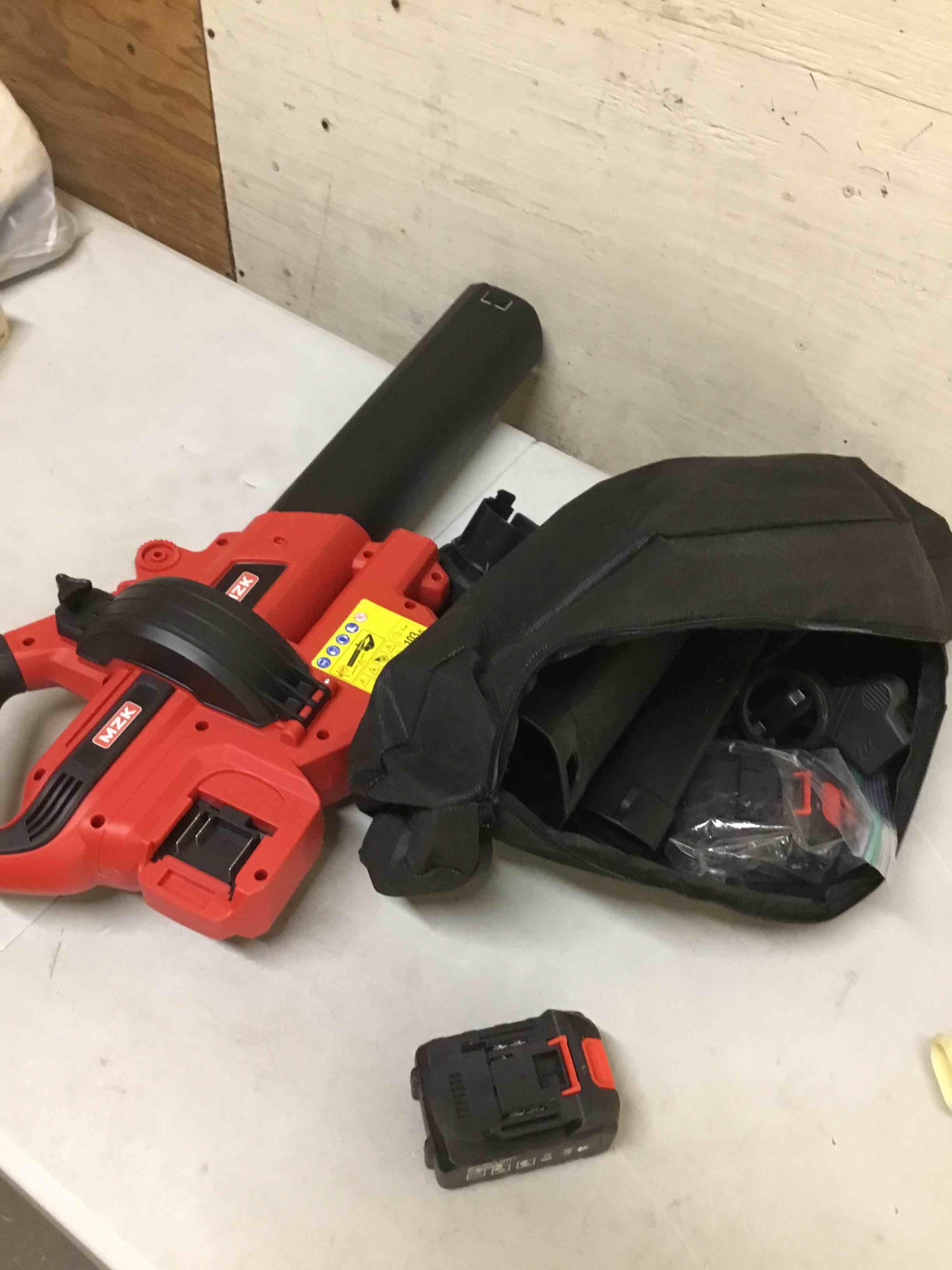 Condition photo showing As Is for mzk leaf blower 