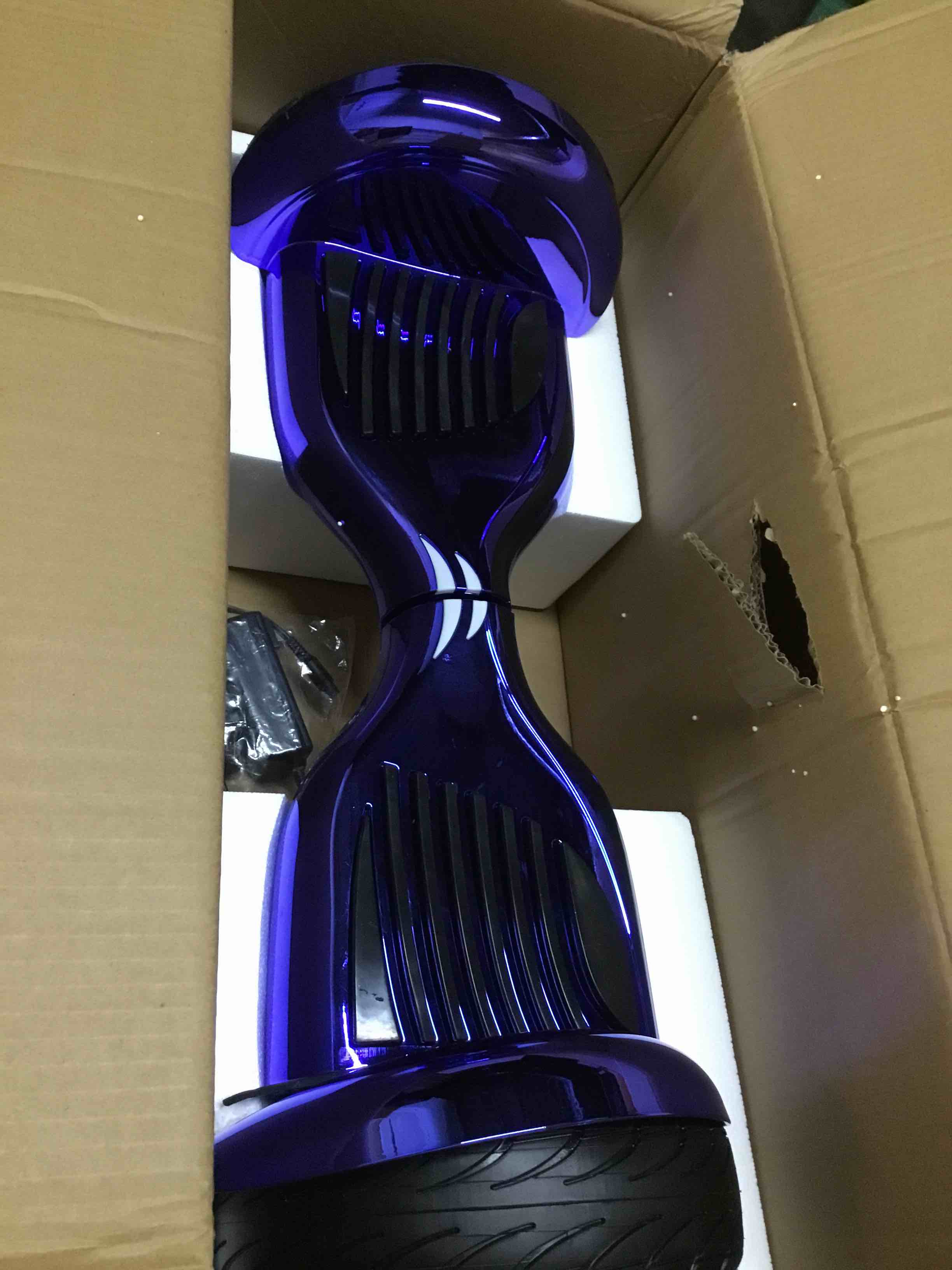 Condition photo showing As Is for ( with broken fenders) electric self balancing hoverboard blue color