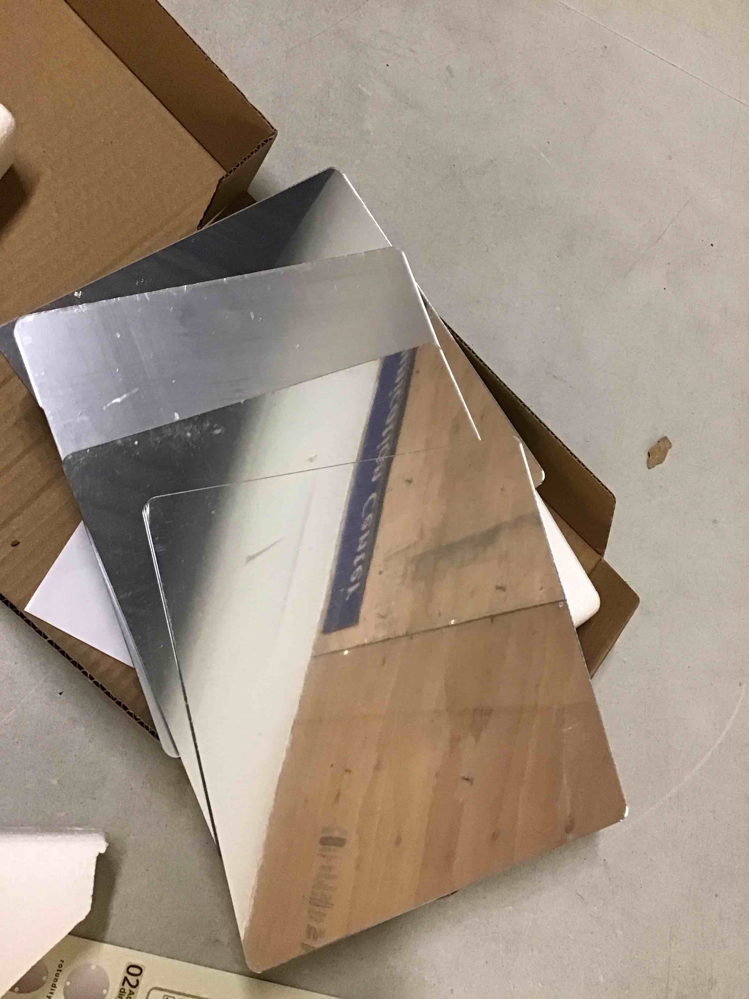 Condition photo showing New/Like New for set of 4 acrylic wall mirror size 8x8