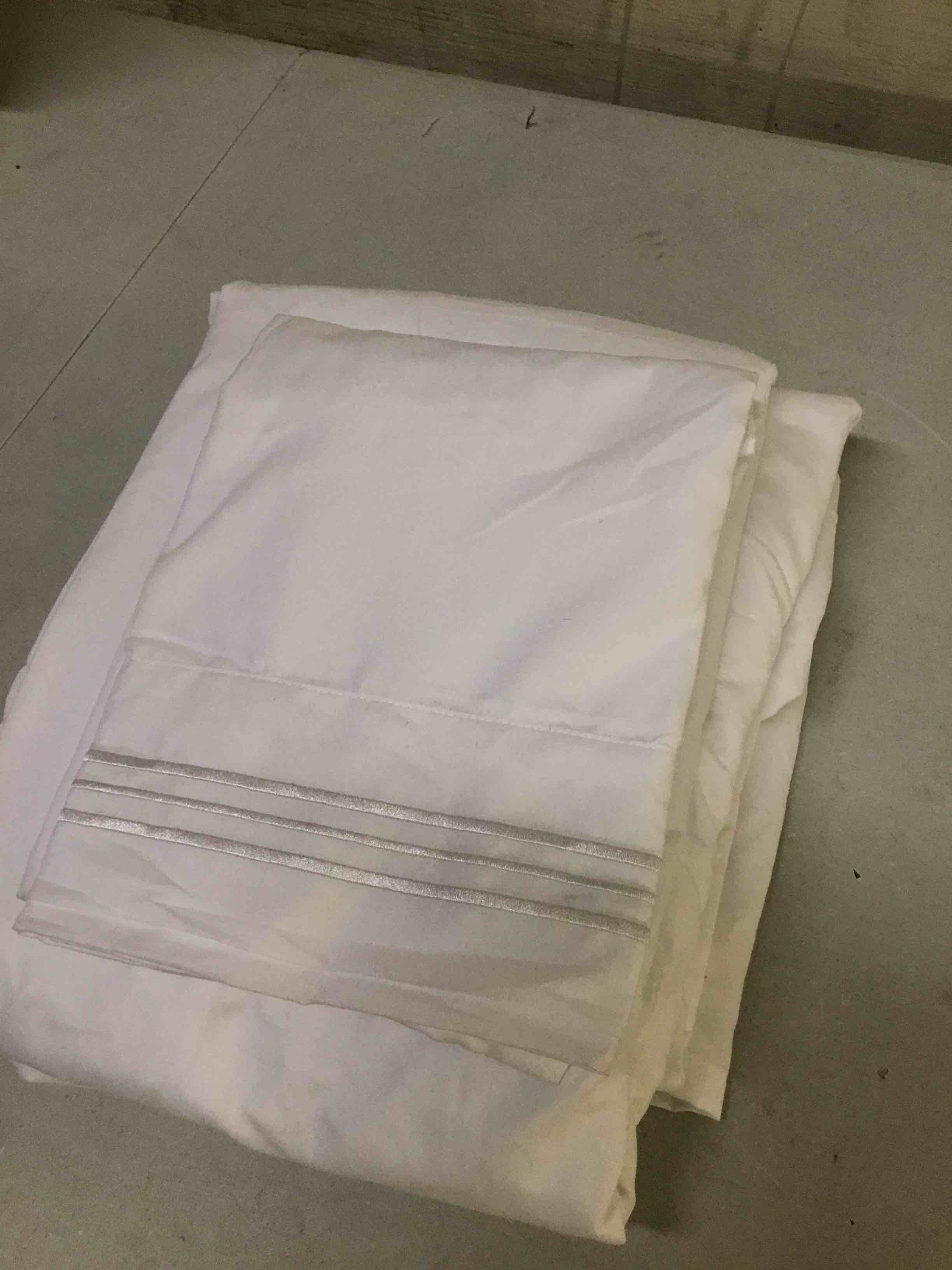 Condition photo showing As Is for king size 4 piece sheet set - comfy breathable & cooling bed sheets set - hotel luxury bedding for women, men, kids, teens, boys & girls - deep pockets, ultra-soft, wrinkle free - oeko-tex - white