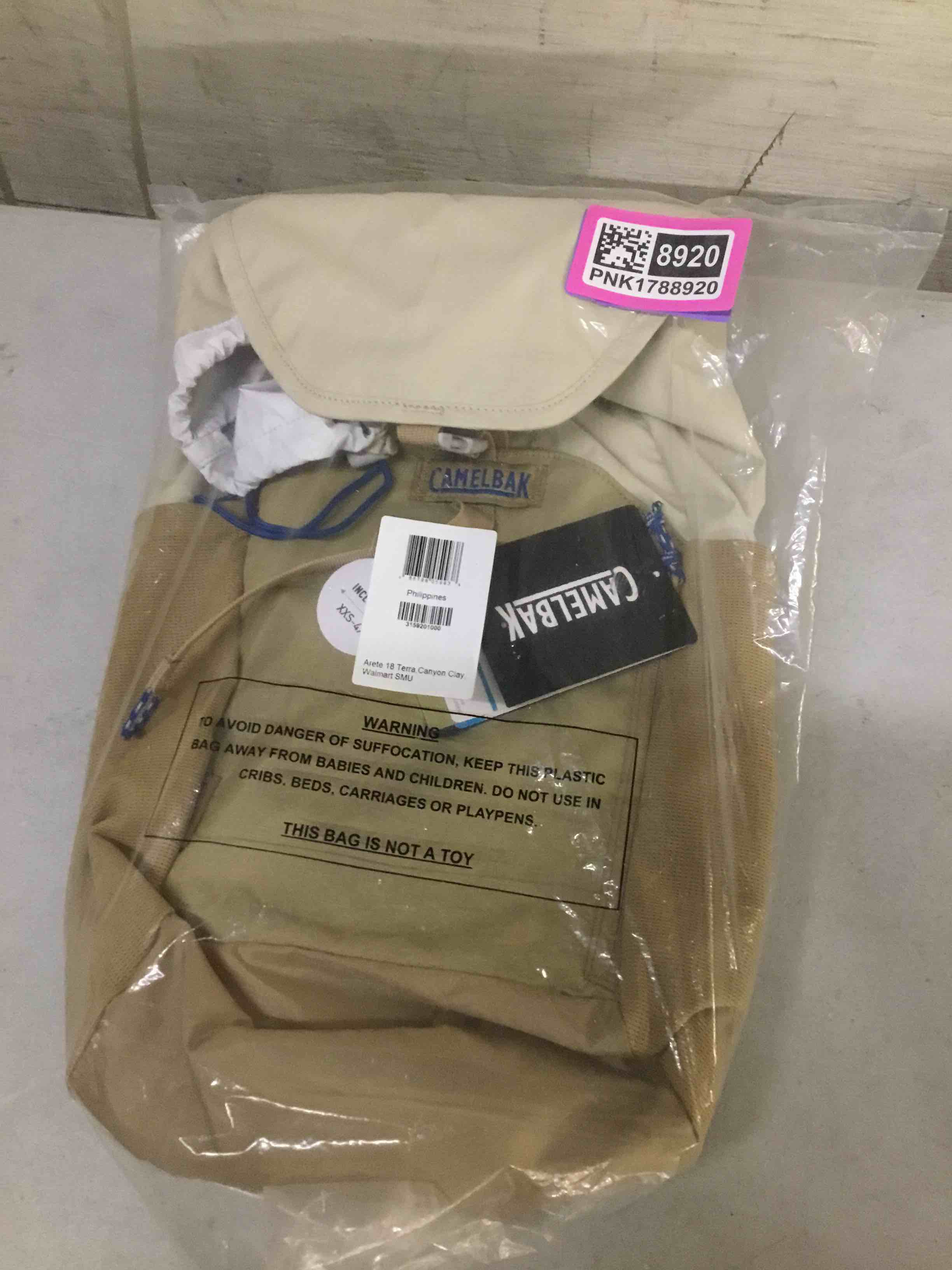 Condition photo showing As Is for camelbak arête™ 18 hydration pack 50 oz  canyon clay