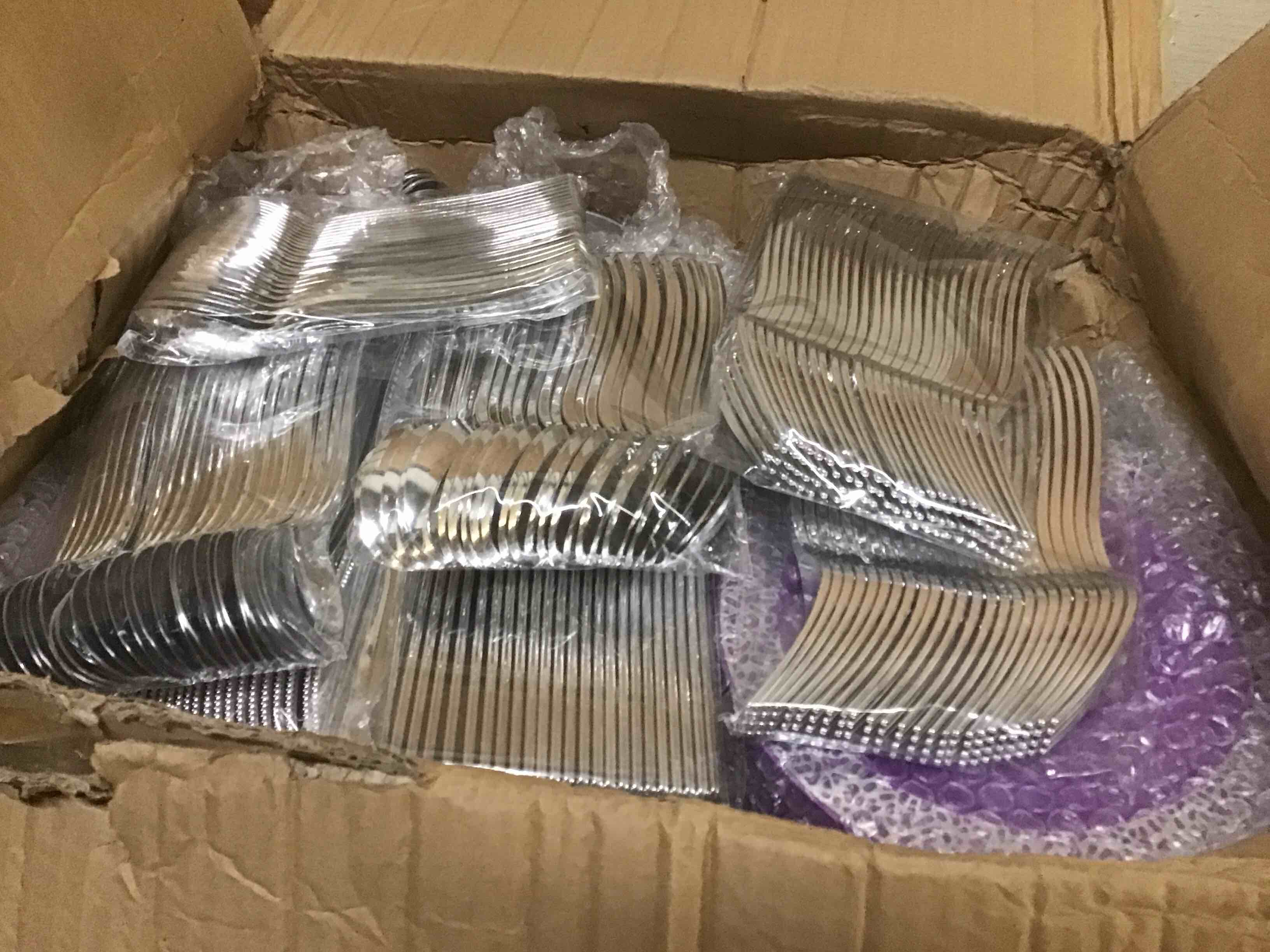Condition photo showing New/Like New for suclain 600 pcs purple plastic plate dinnerware set for 100 guests including purple silver rimmed plates, salad plates, silverware set and purple rimmed plastic cups for party wedding birthday