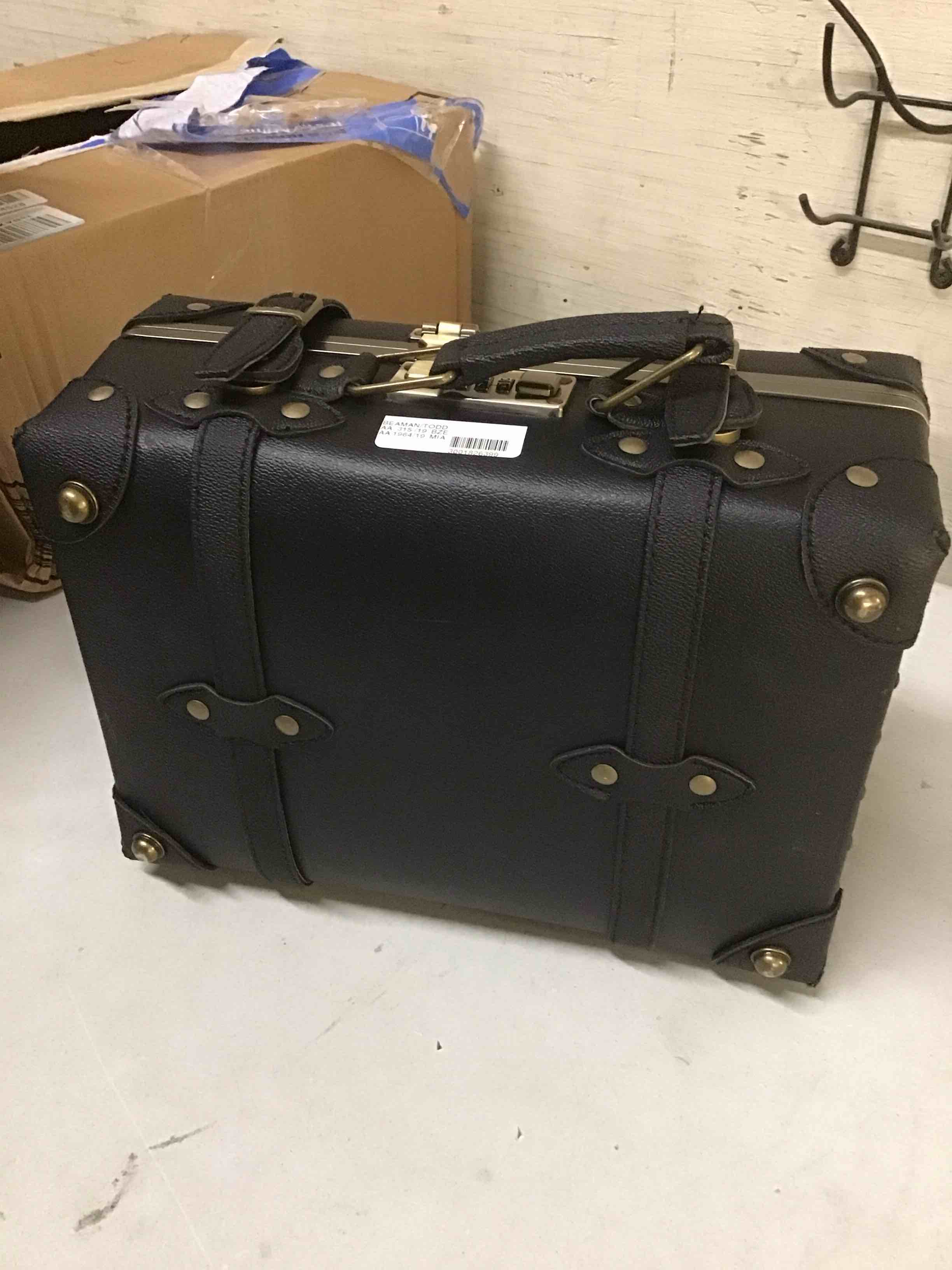 Condition photo showing Good Condition for small carry on suitcase black 