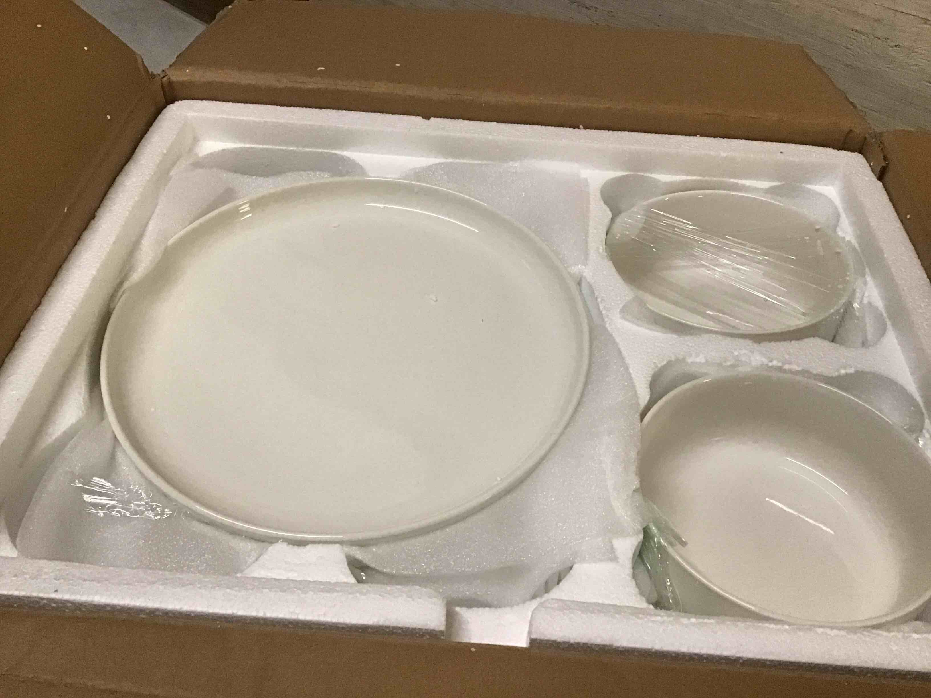 Condition photo showing New/Like New for malacasa plates and bowls sets, 18 pieces porcelain dinnerware sets dishware sets chip resistant ceramic dish set dining dinner ware service for 6, white, series luna 18 pcs (service for 6) ivory white
