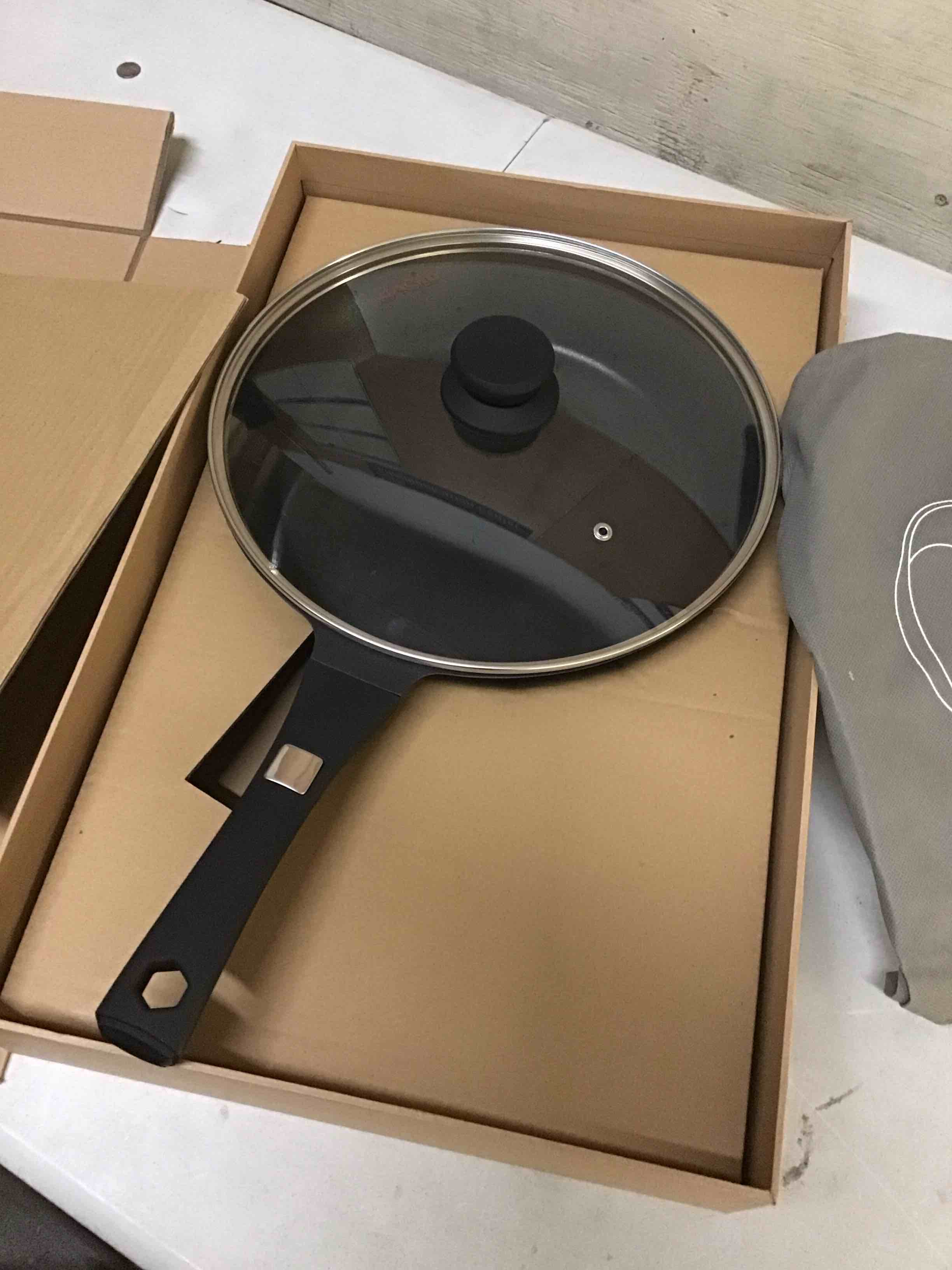 Condition photo showing New/Like New for frying pan nonstick skillet cookware: skillet 12-inch nonstick with lid stainless - non stick cooking frying pan induction compatible - handle cool pfoa-free for home camping kitchen party outdoor