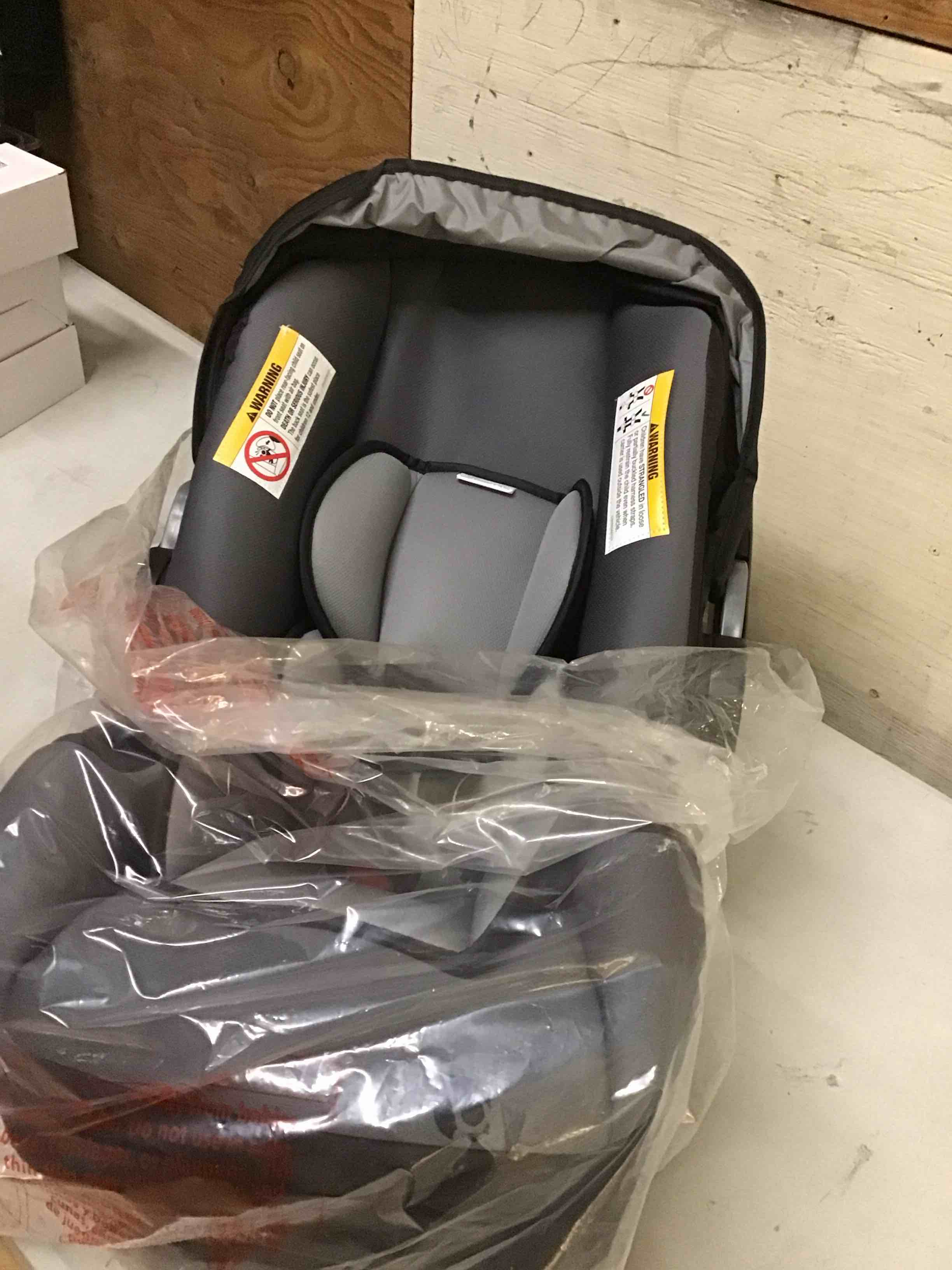 Condition photo showing New/Like New for baby trend ez-lift™ 35 pro infant car seat, dash black
