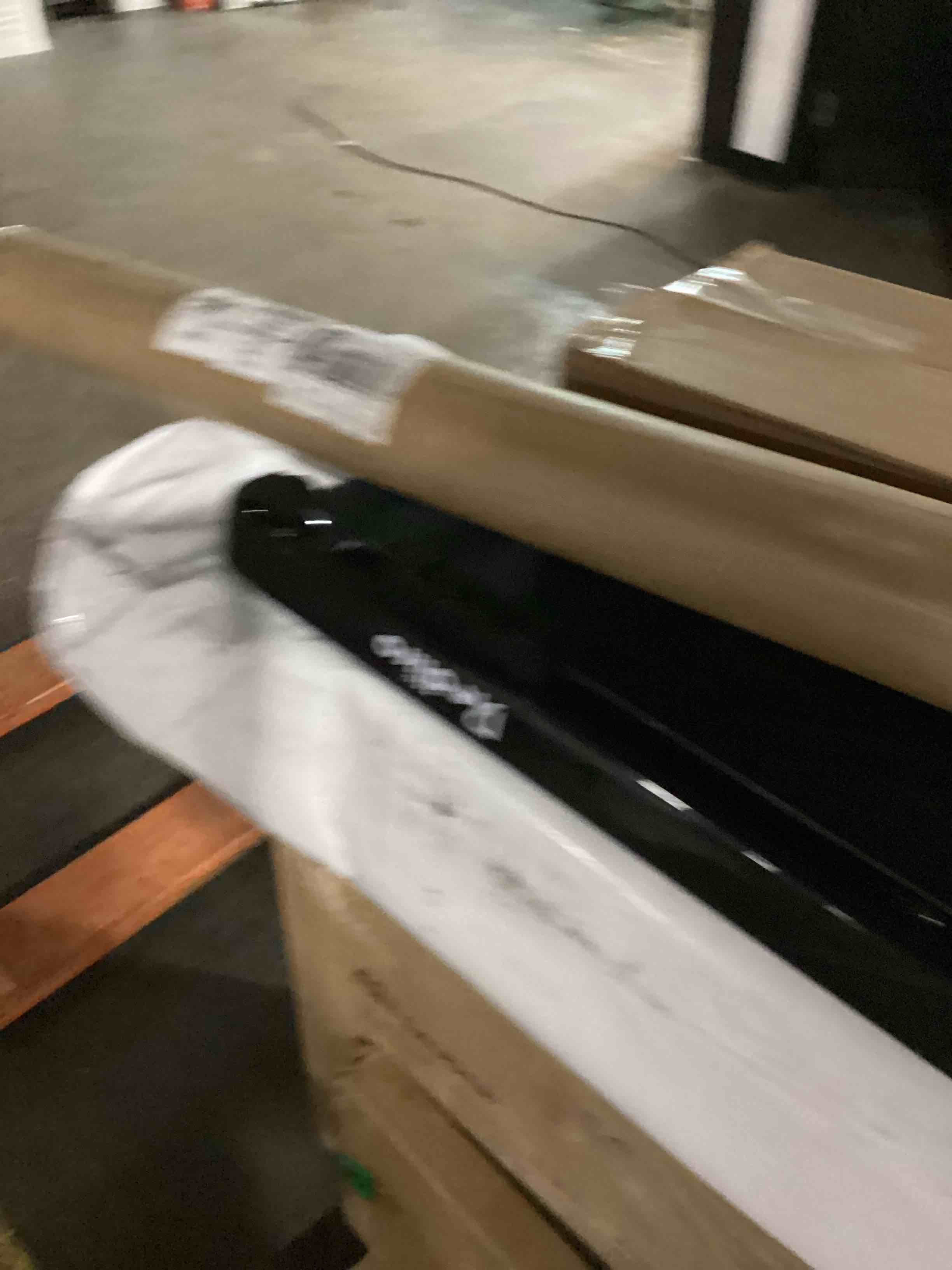 https://s3.amazonaws.com/lotting-images-prod/bidfta/PNK1793939_1740746209737.jpeg
