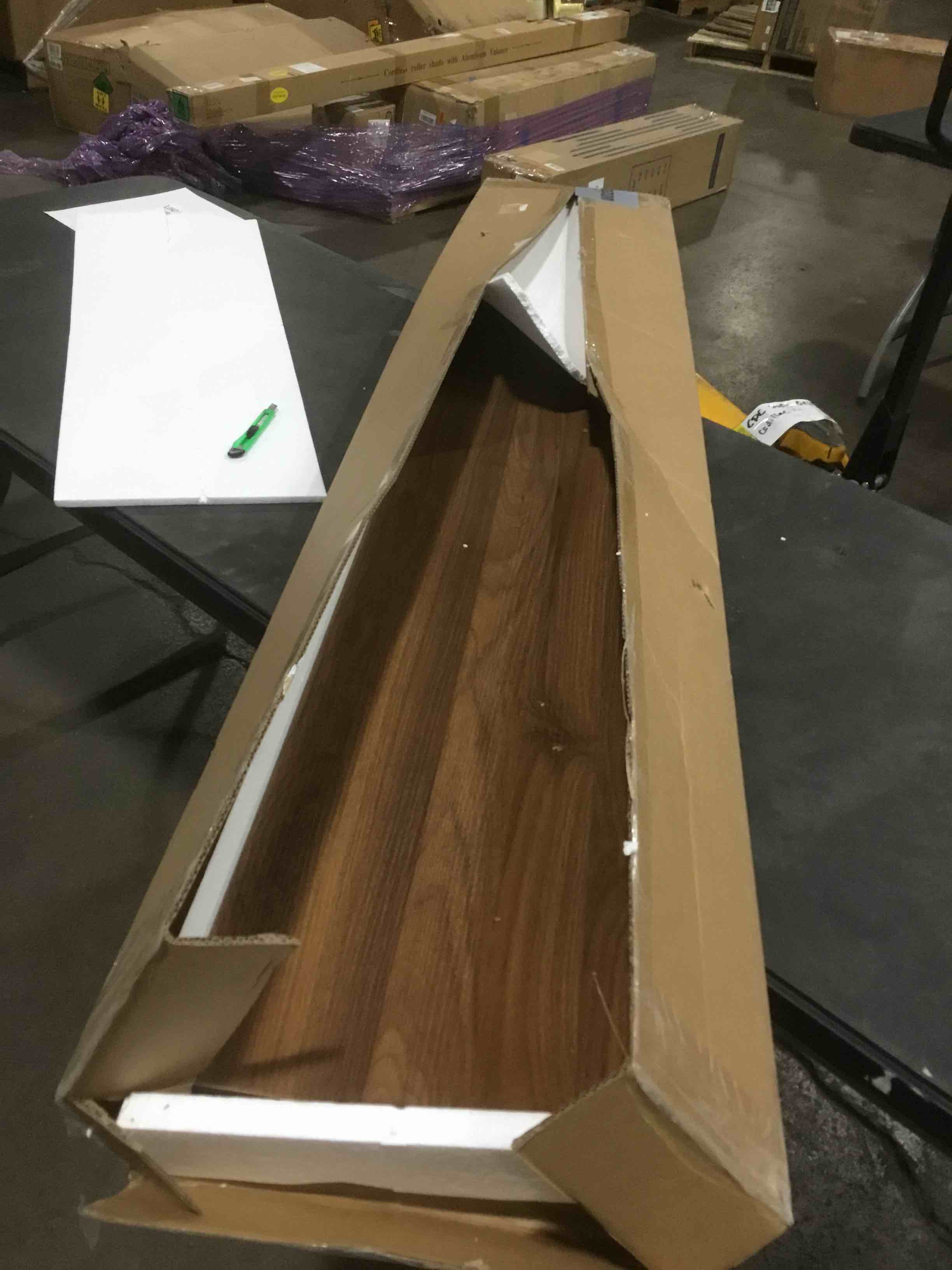 https://s3.amazonaws.com/lotting-images-prod/bidfta/PNK1796018_1740748884482.jpeg