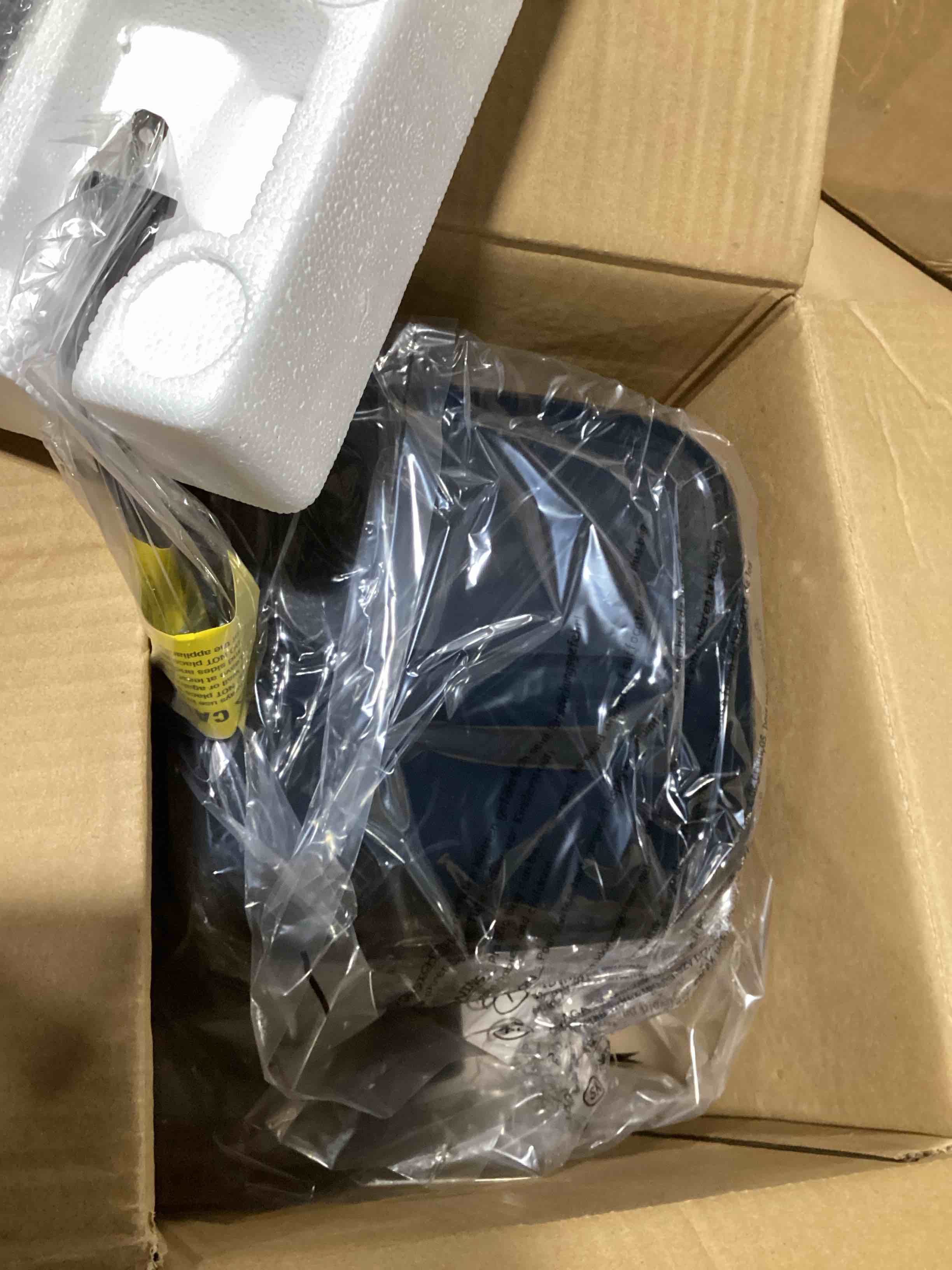 https://s3.amazonaws.com/lotting-images-prod/bidfta/PNK1796287_1741091460199.jpeg