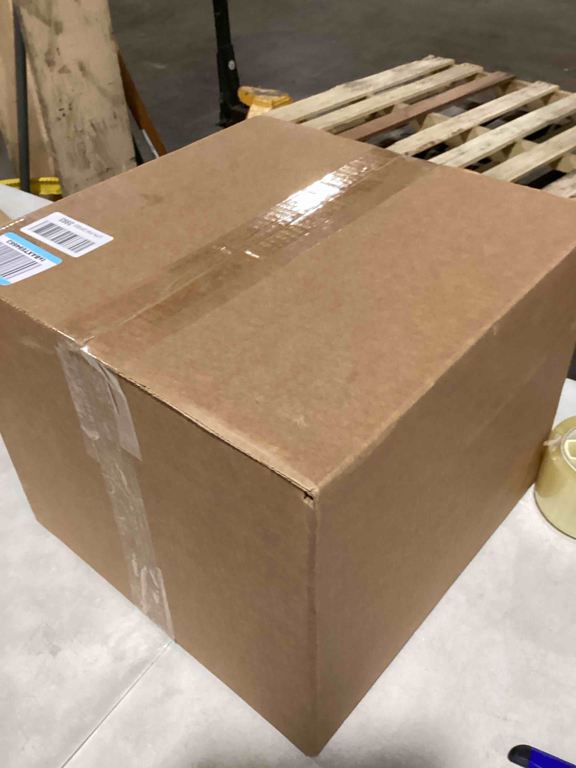 https://s3.amazonaws.com/lotting-images-prod/bidfta/PNK1796647_1741186158854.jpeg
