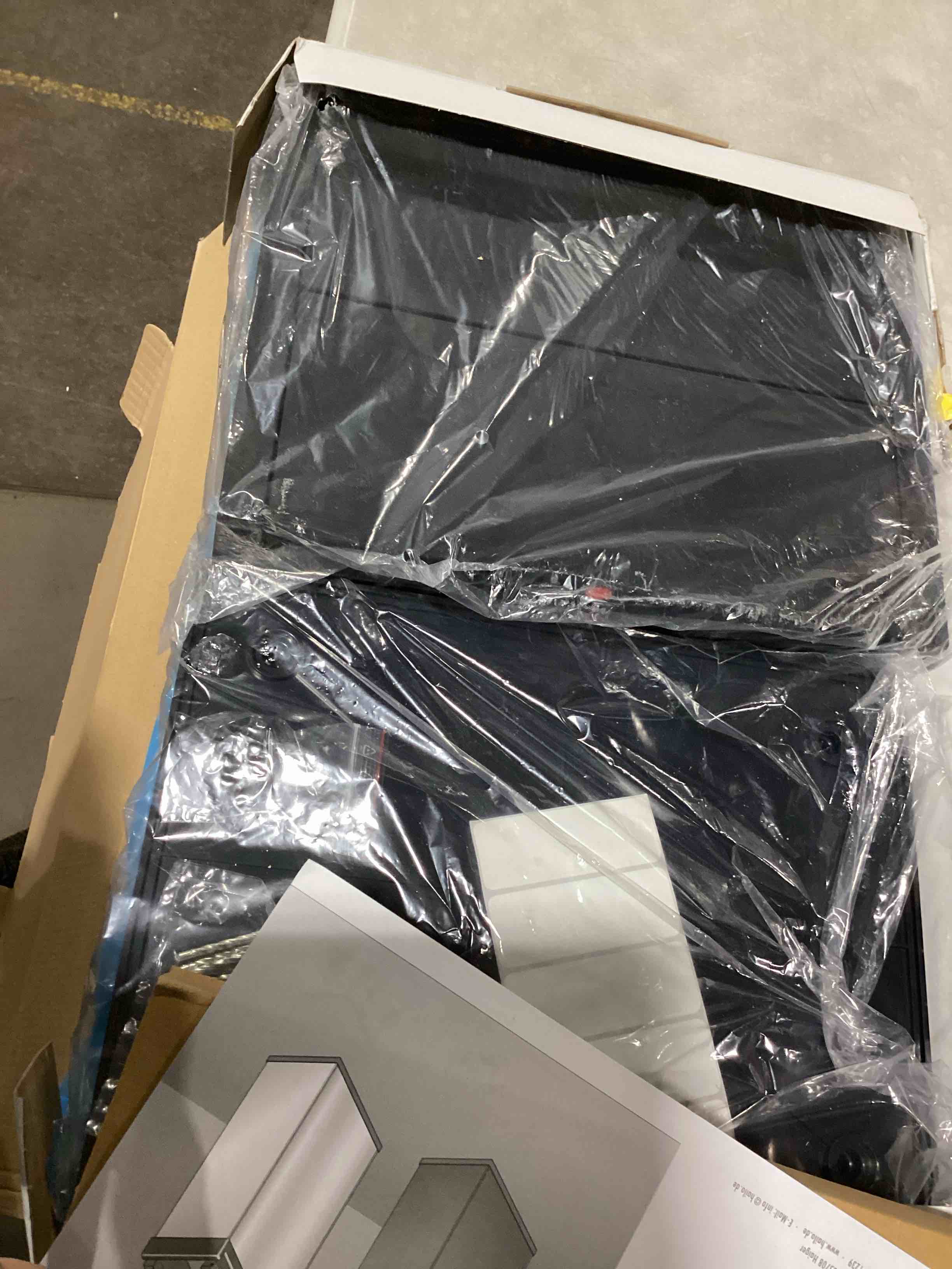 https://s3.amazonaws.com/lotting-images-prod/bidfta/PNK1796705_1741195822073.jpeg