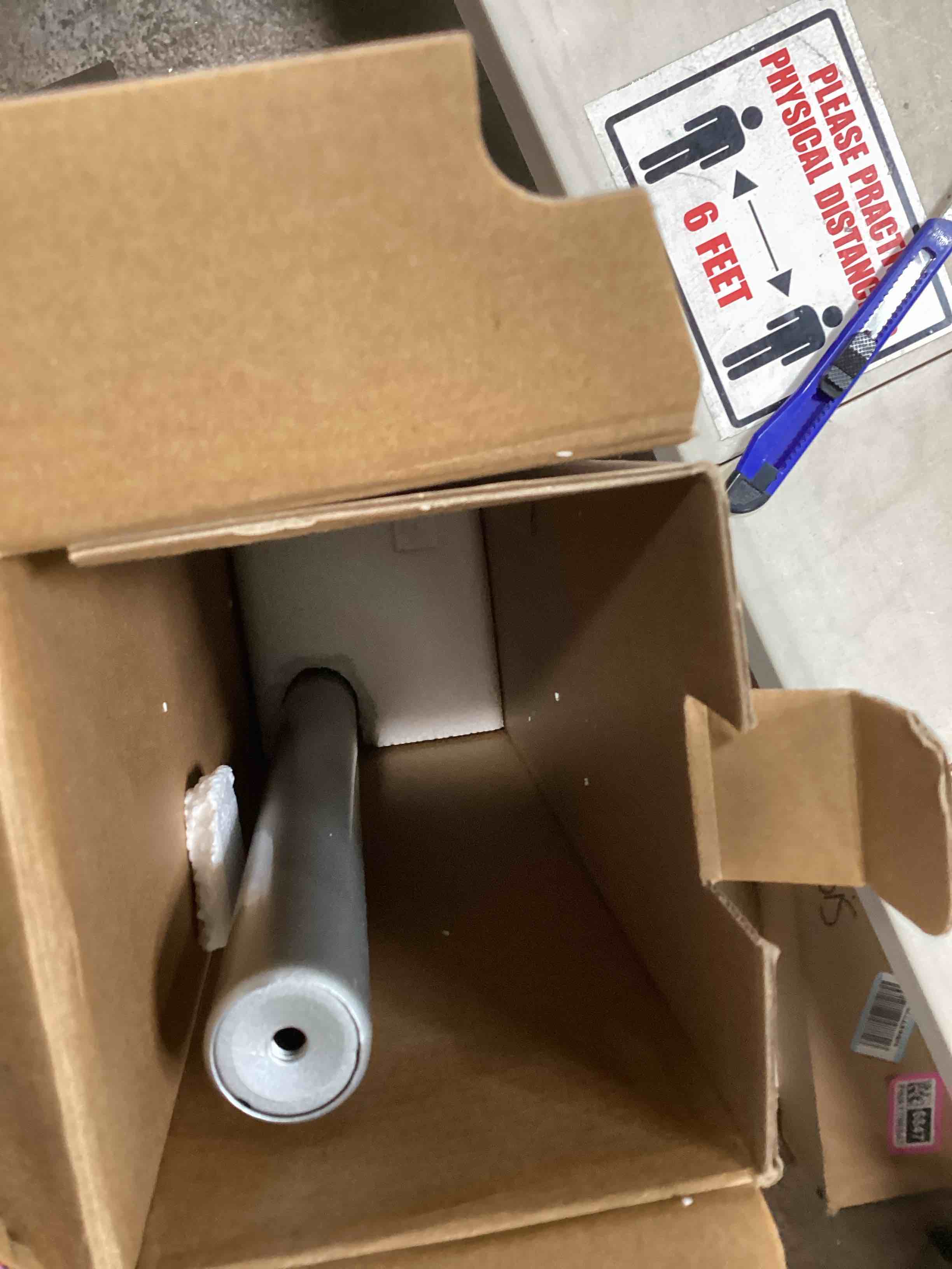 https://s3.amazonaws.com/lotting-images-prod/bidfta/PNK1796909_1741292291269.jpeg