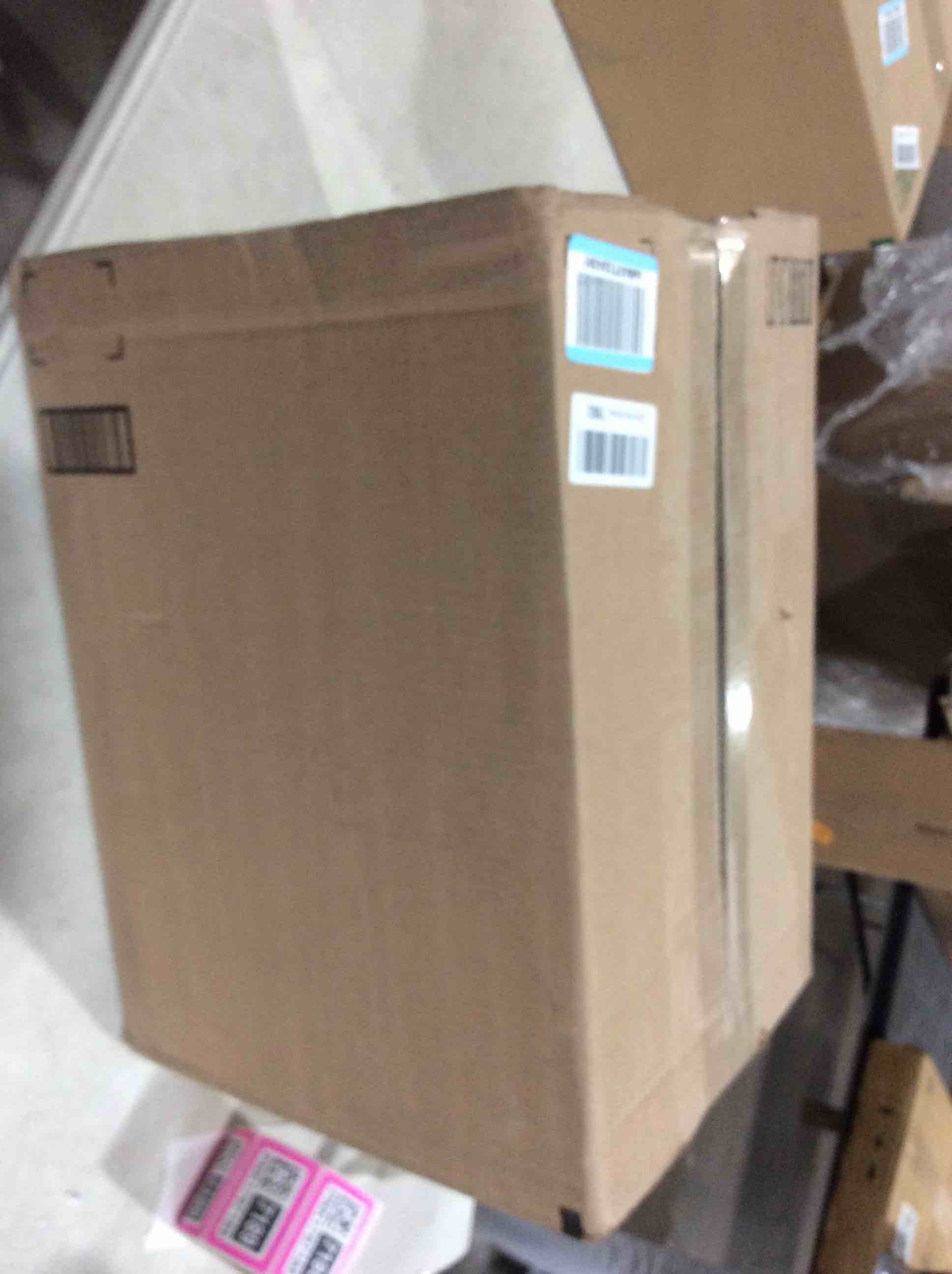 https://s3.amazonaws.com/lotting-images-prod/bidfta/PNK1797188_1741806448216.jpeg