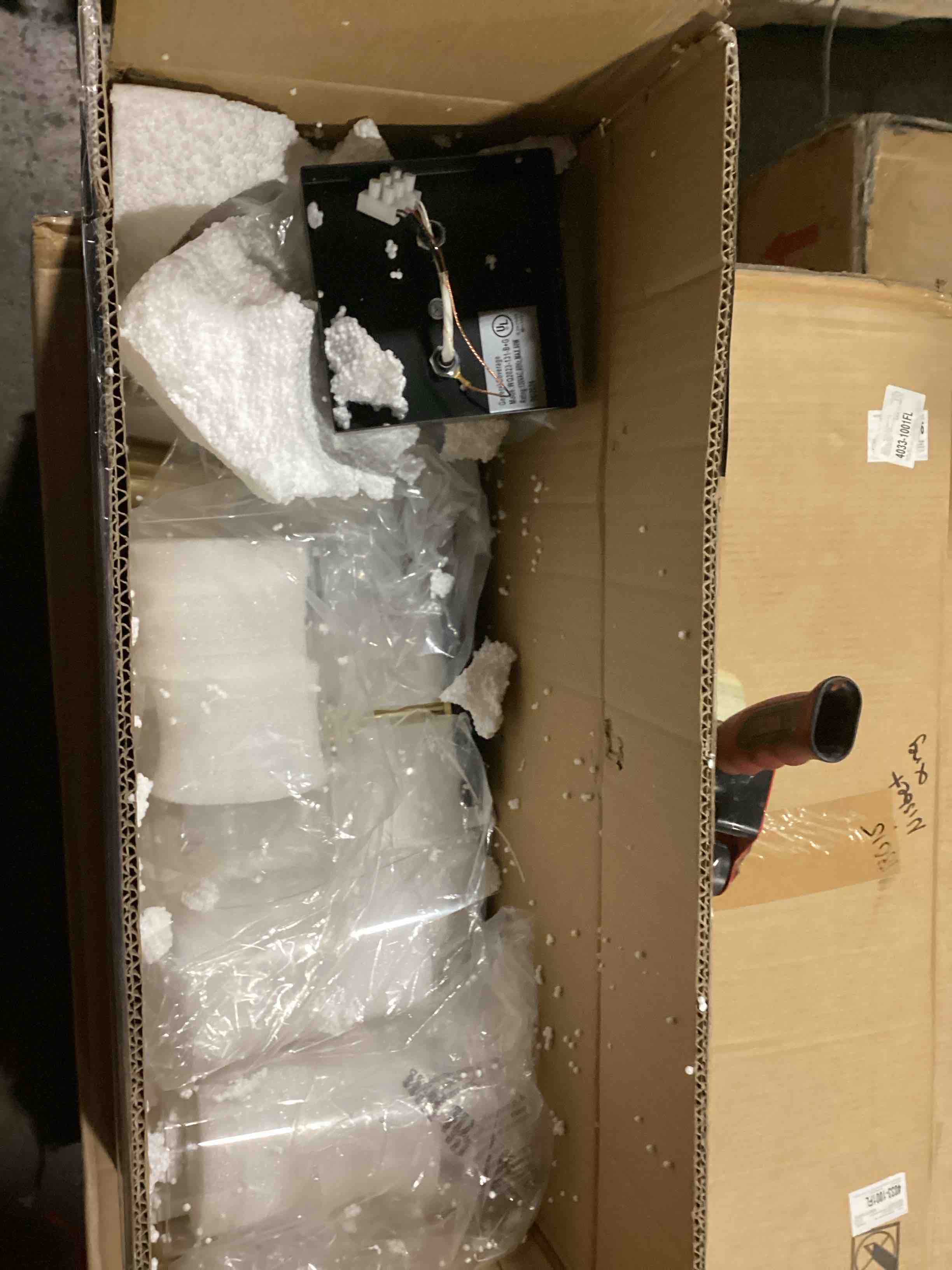 https://s3.amazonaws.com/lotting-images-prod/bidfta/PNK1797592_1742409616821.jpeg
