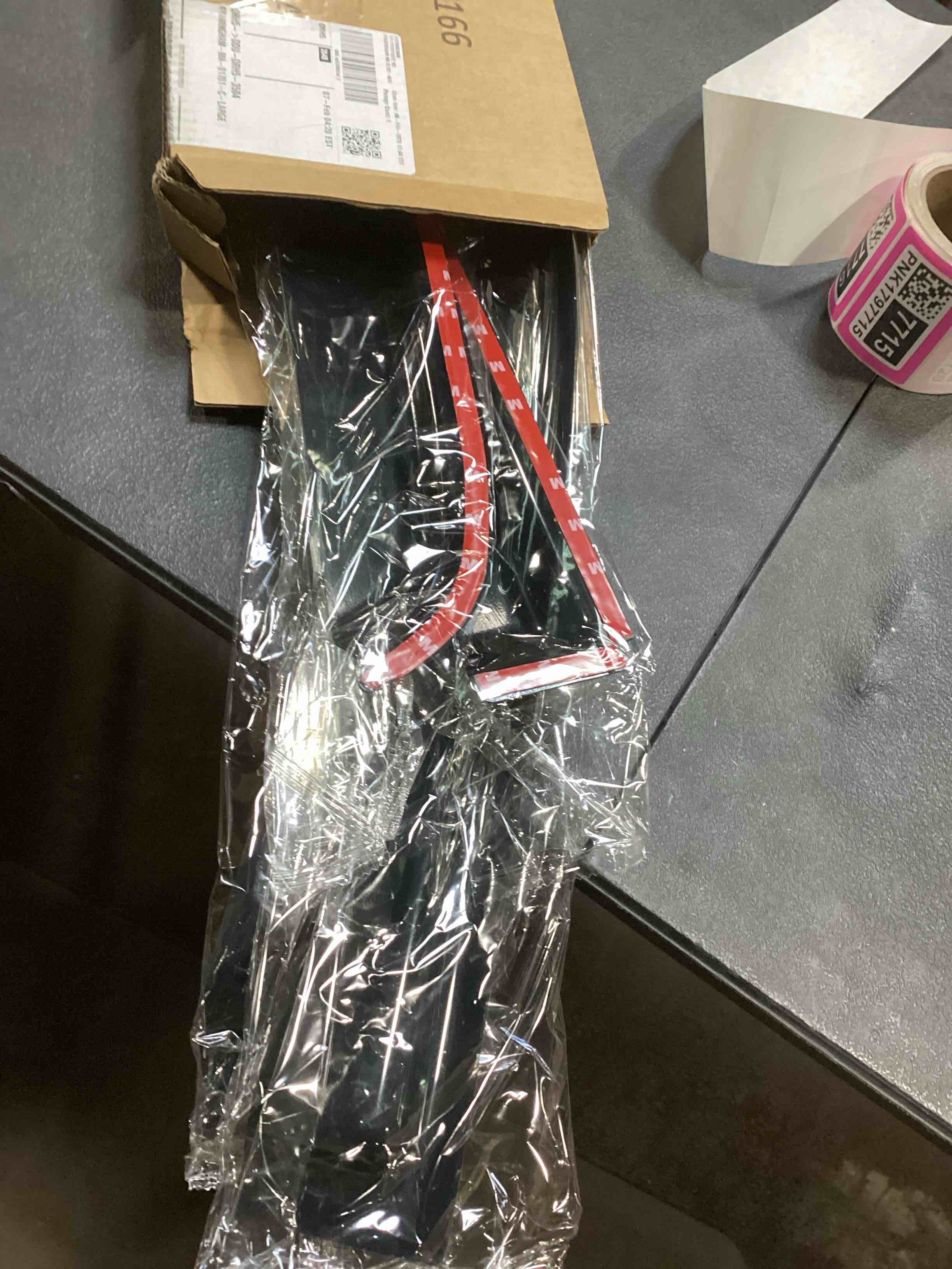 https://s3.amazonaws.com/lotting-images-prod/bidfta/PNK1797715_1742566560507.jpeg